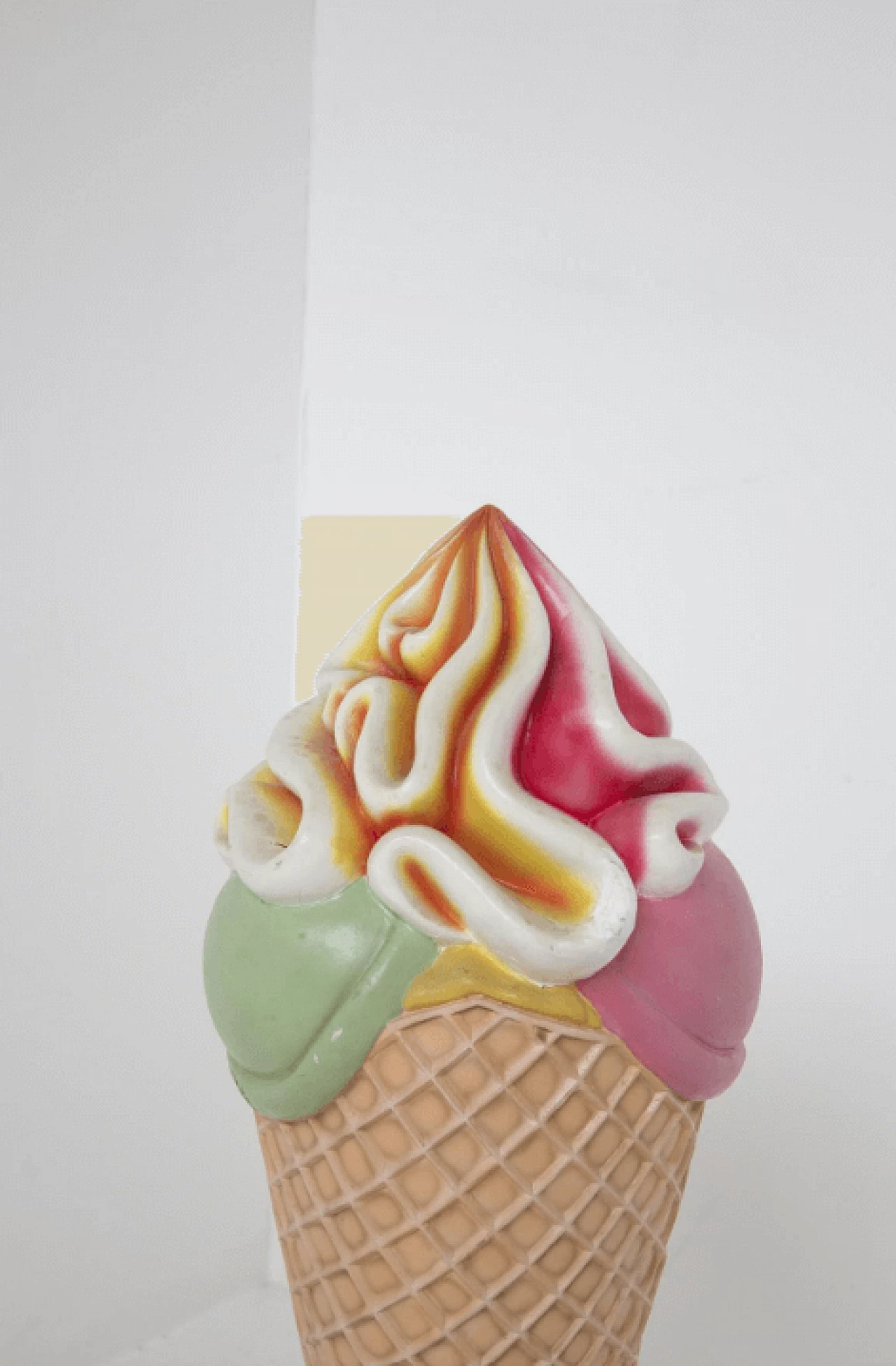 Statua a forma di gelato in resina, anni '60 5