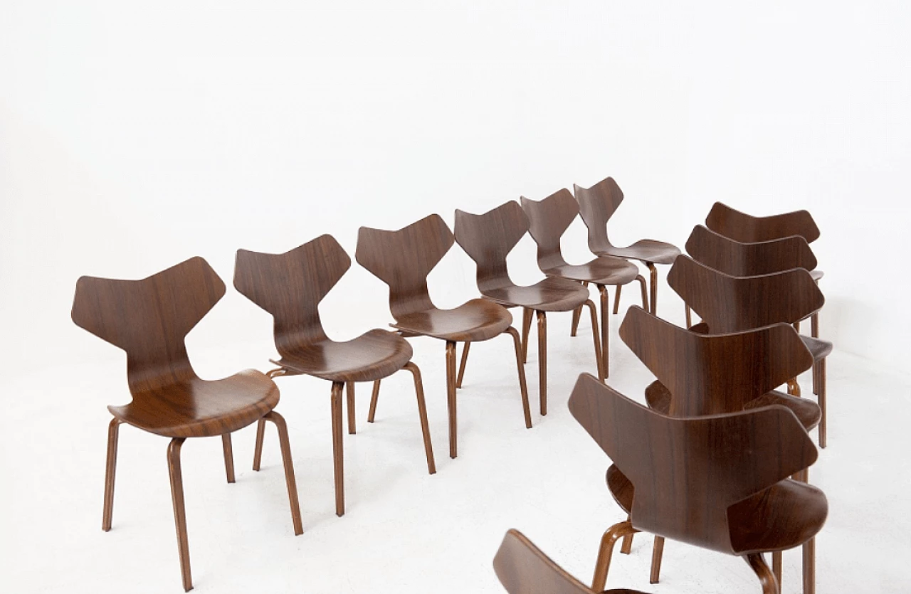 12 Sedie Gran Prix in legno, di Arne Jacobsen, anni '50 8