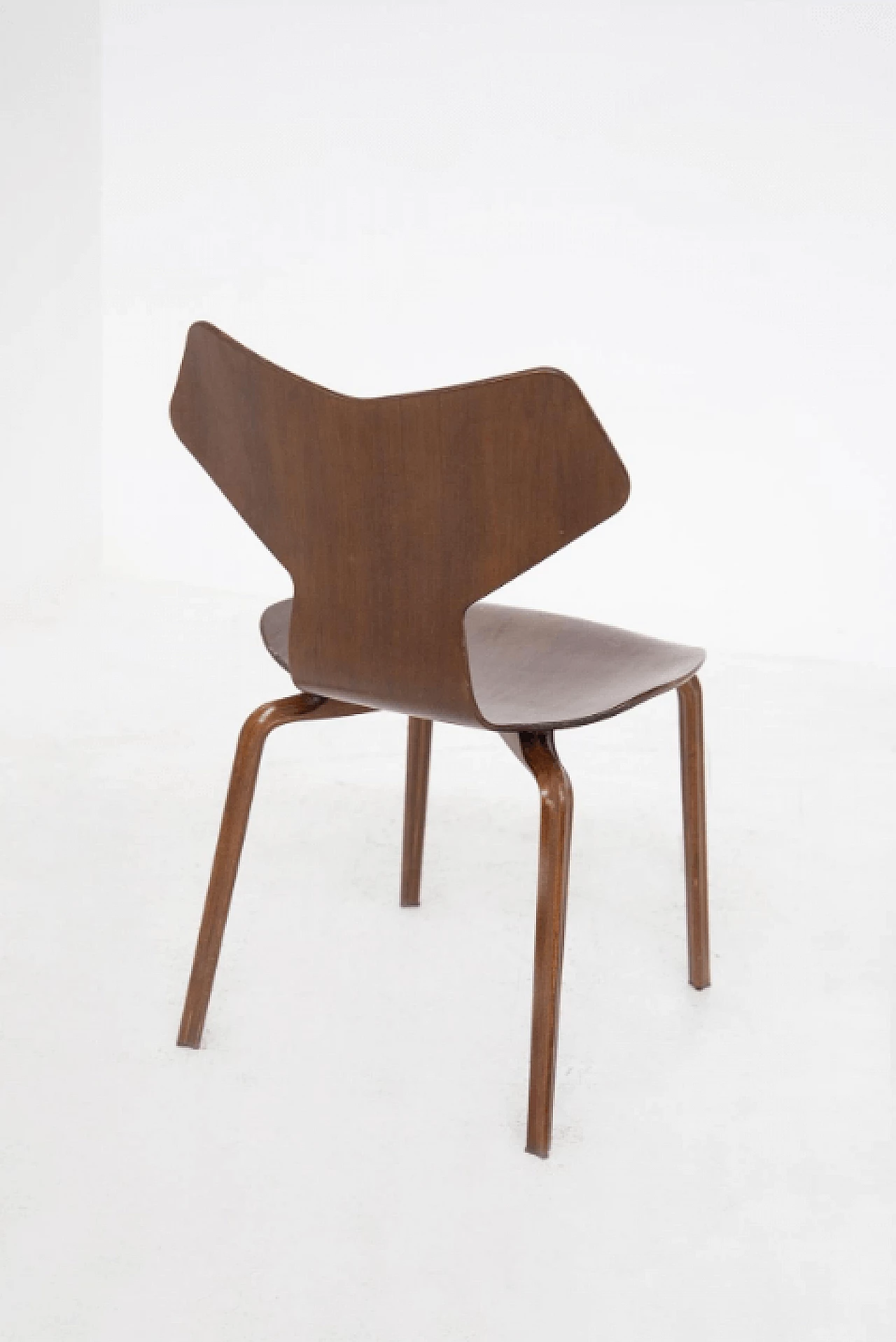 12 Sedie Gran Prix in legno, di Arne Jacobsen, anni '50 13