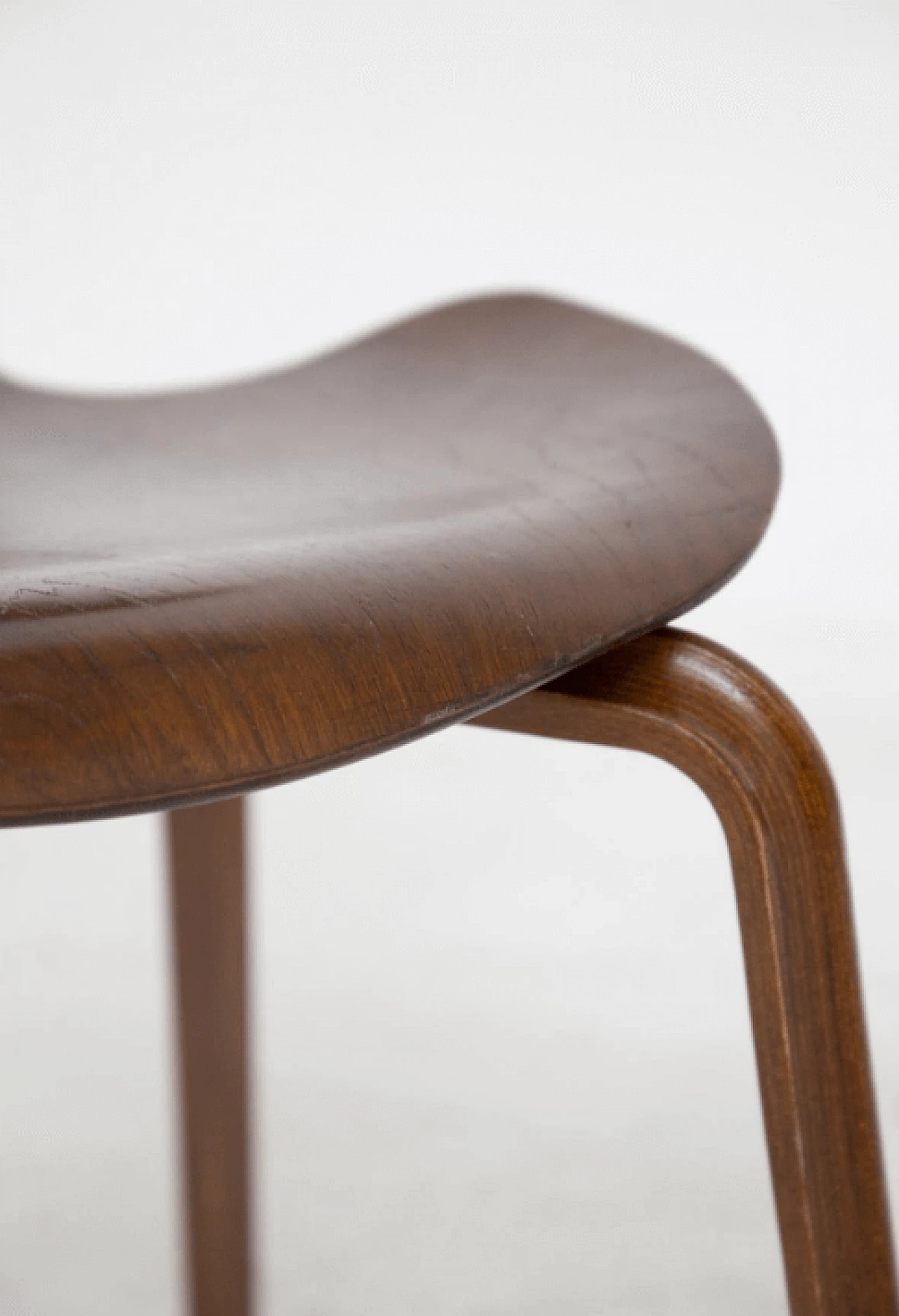 12 Sedie Gran Prix in legno, di Arne Jacobsen, anni '50 15