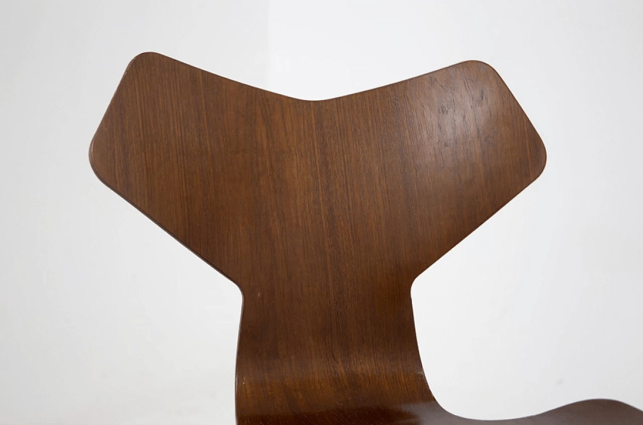 12 Sedie Gran Prix in legno, di Arne Jacobsen, anni '50 19