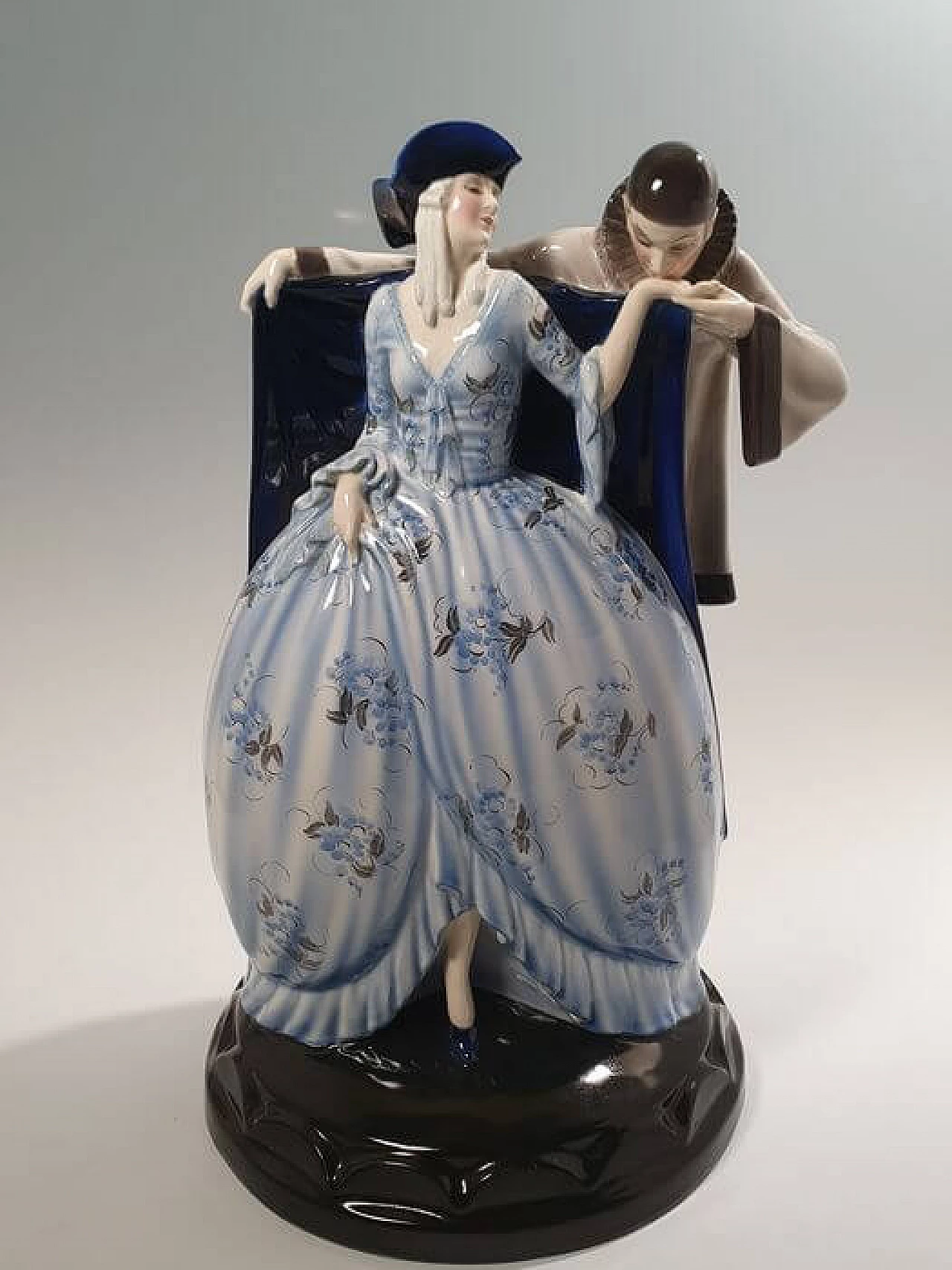 Scultura di Arlecchino e Colombina di Lorenzl in ceramica Goldscheider, anni '20 5