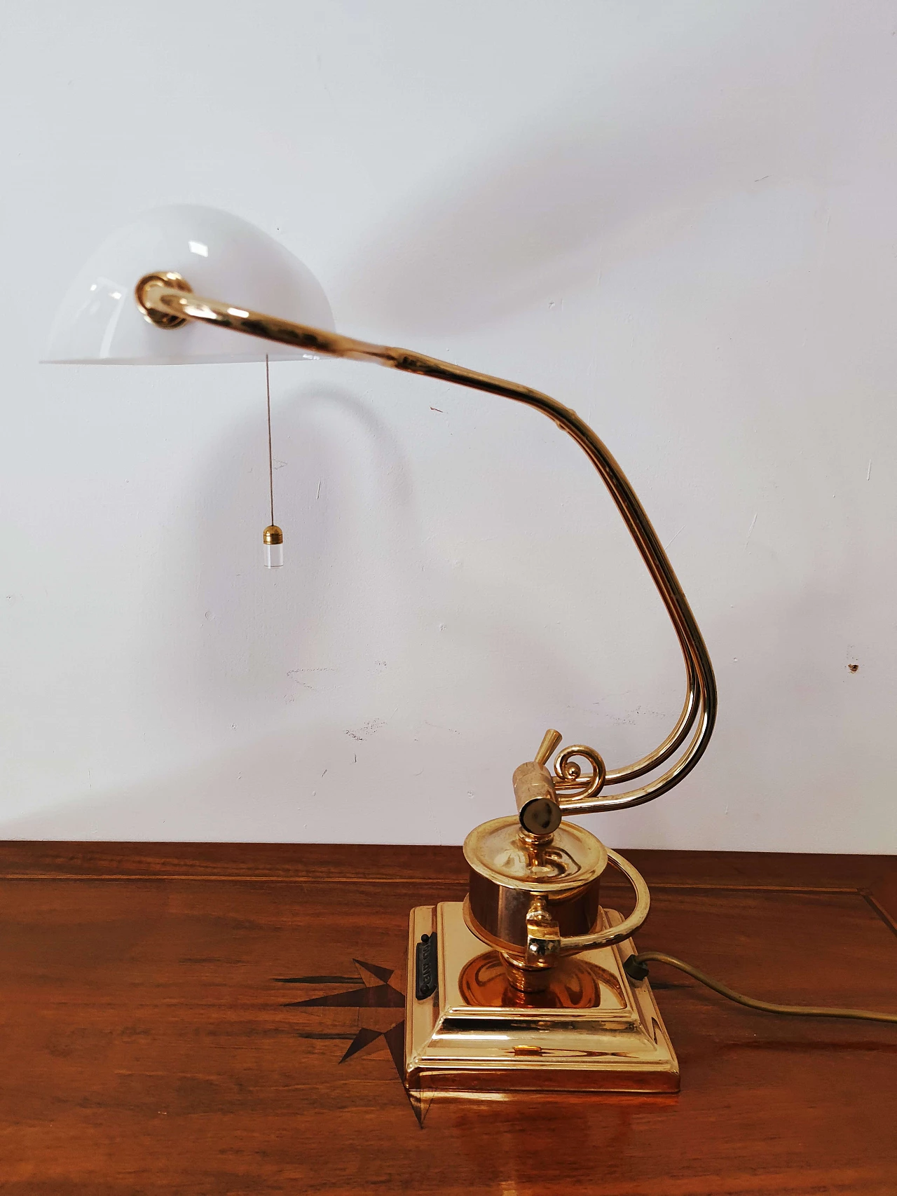 Lampada da scrivania bianca e oro, anni '80 2