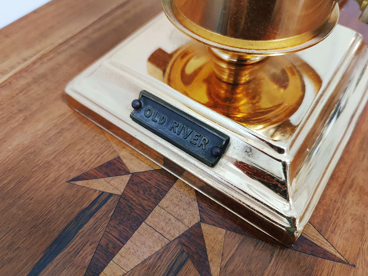 Lampada da scrivania bianca e oro, anni '80 6