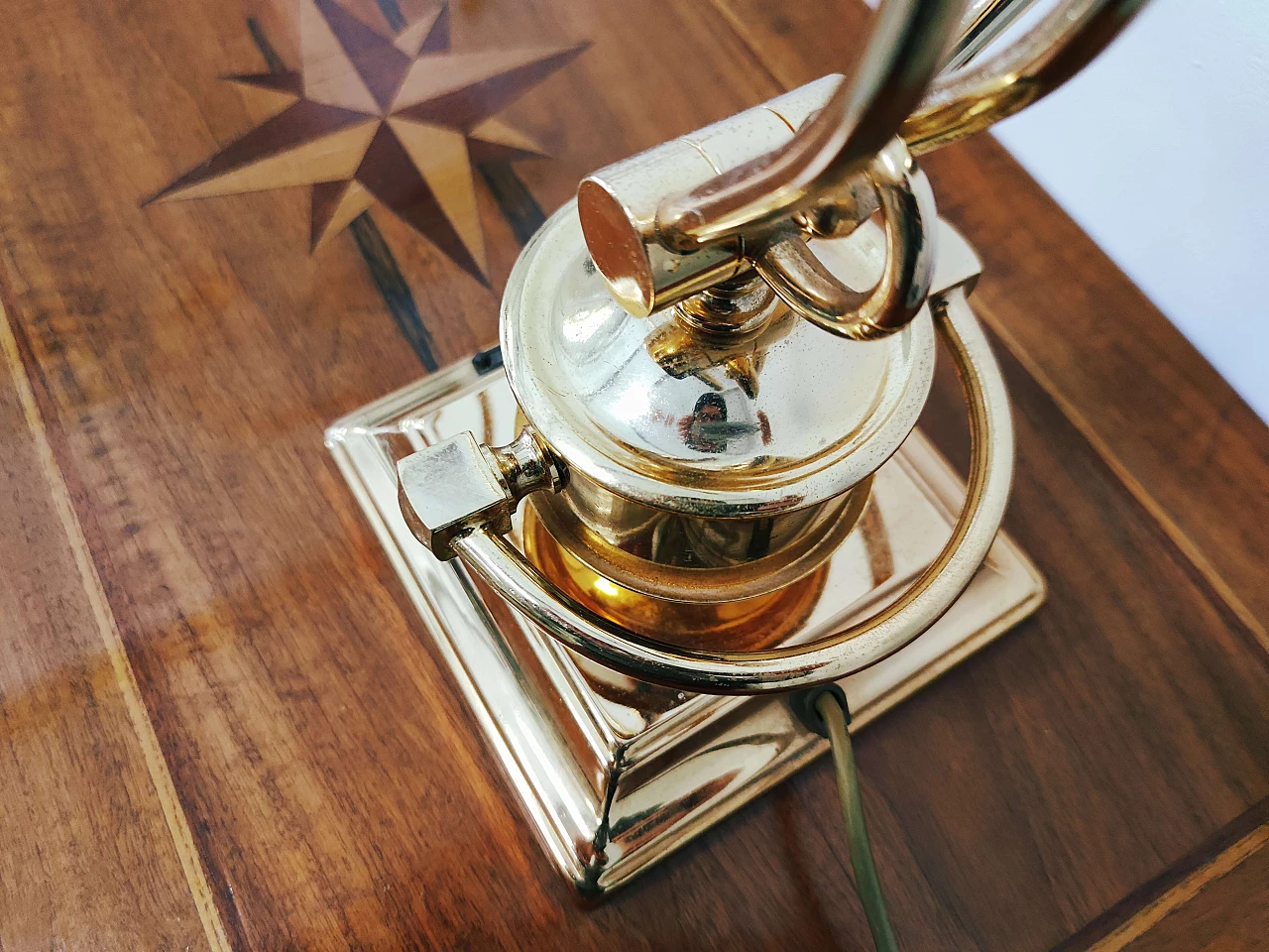 Lampada da scrivania bianca e oro, anni '80 13