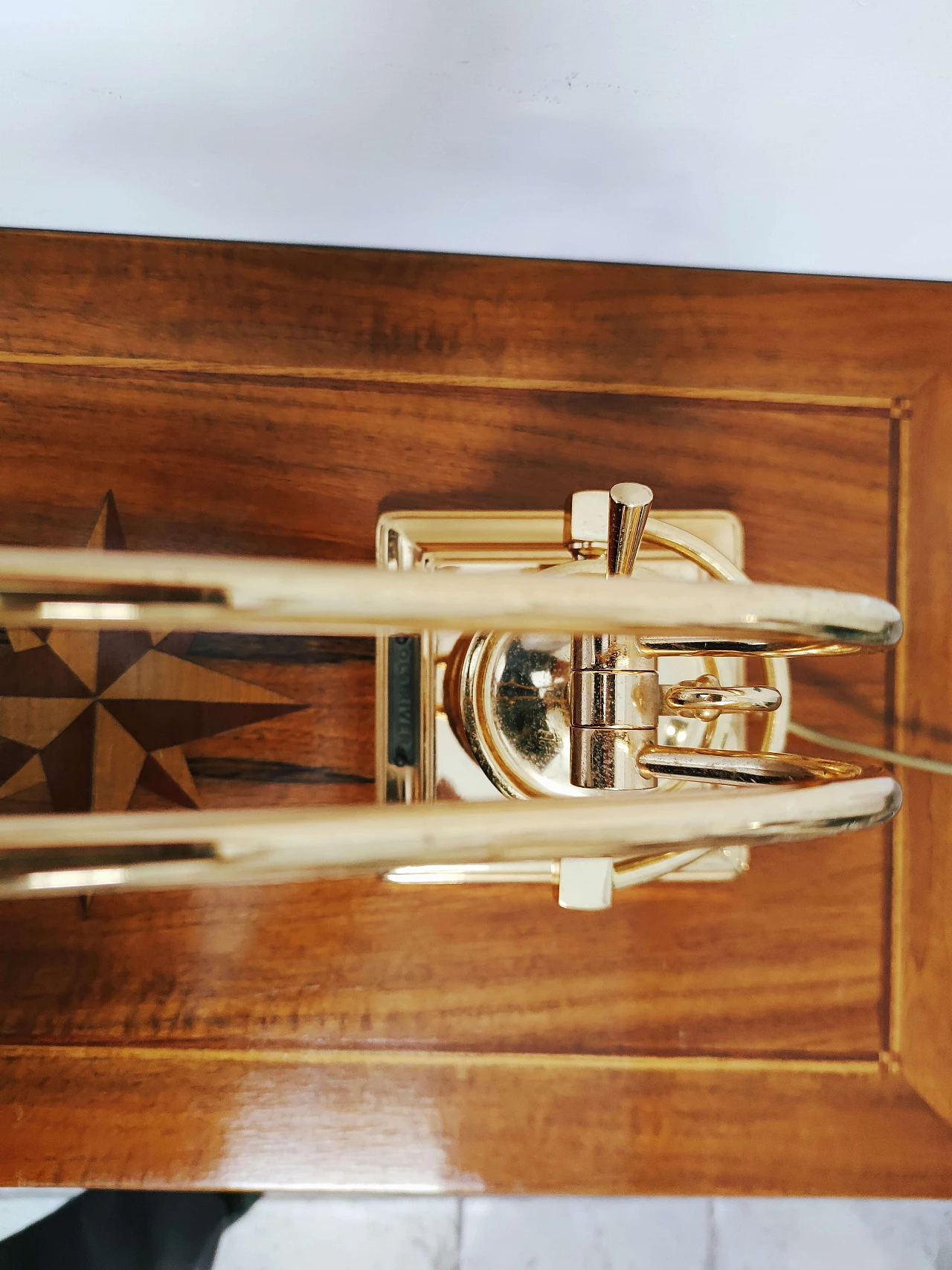 Lampada da scrivania bianca e oro, anni '80 14