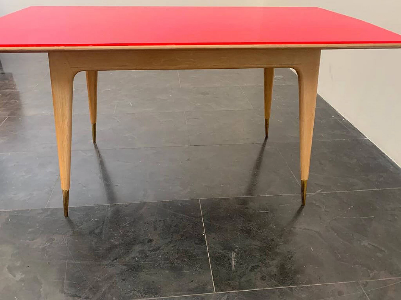 Maple table with round profiles and fuchsia top, 1950s 10