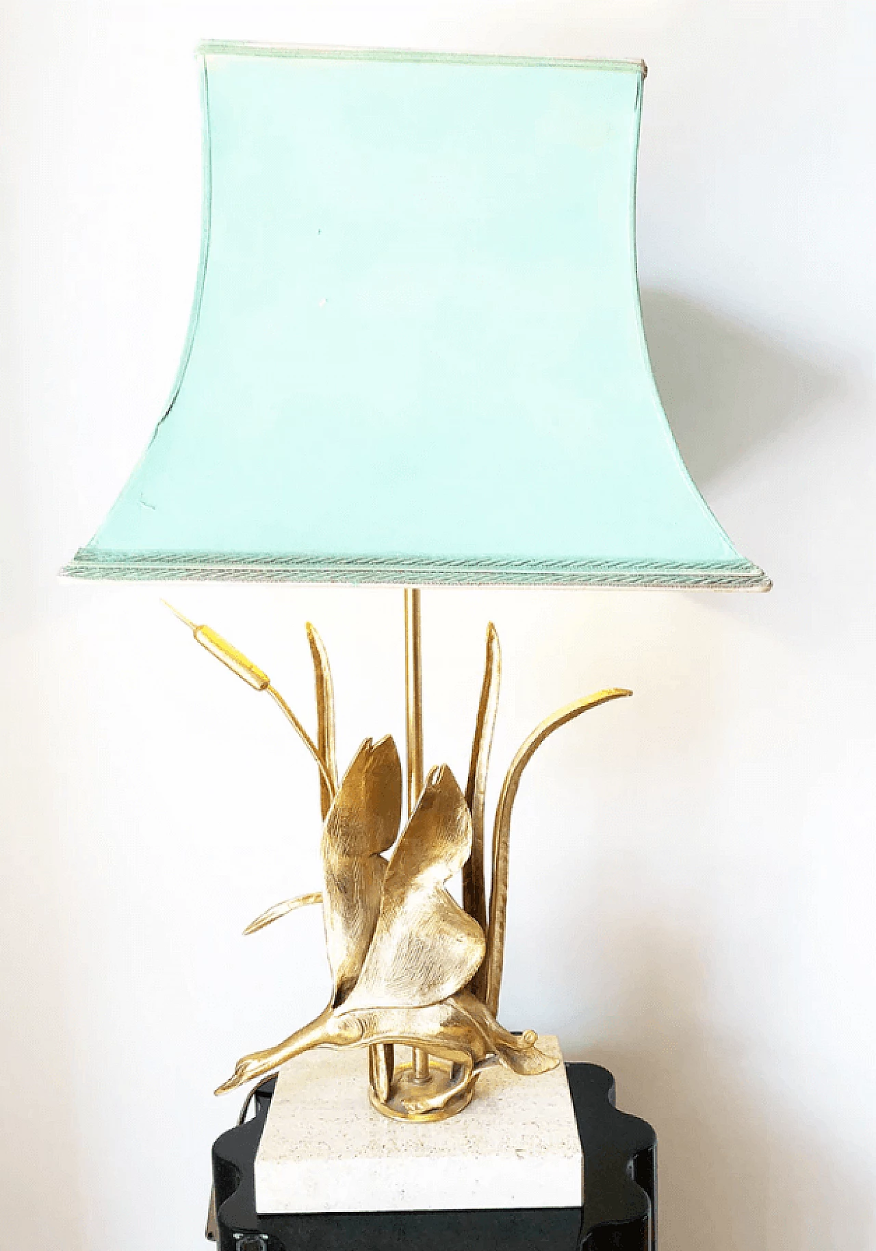 Table lamp with brass sculpture and travertine base, 1970s 3