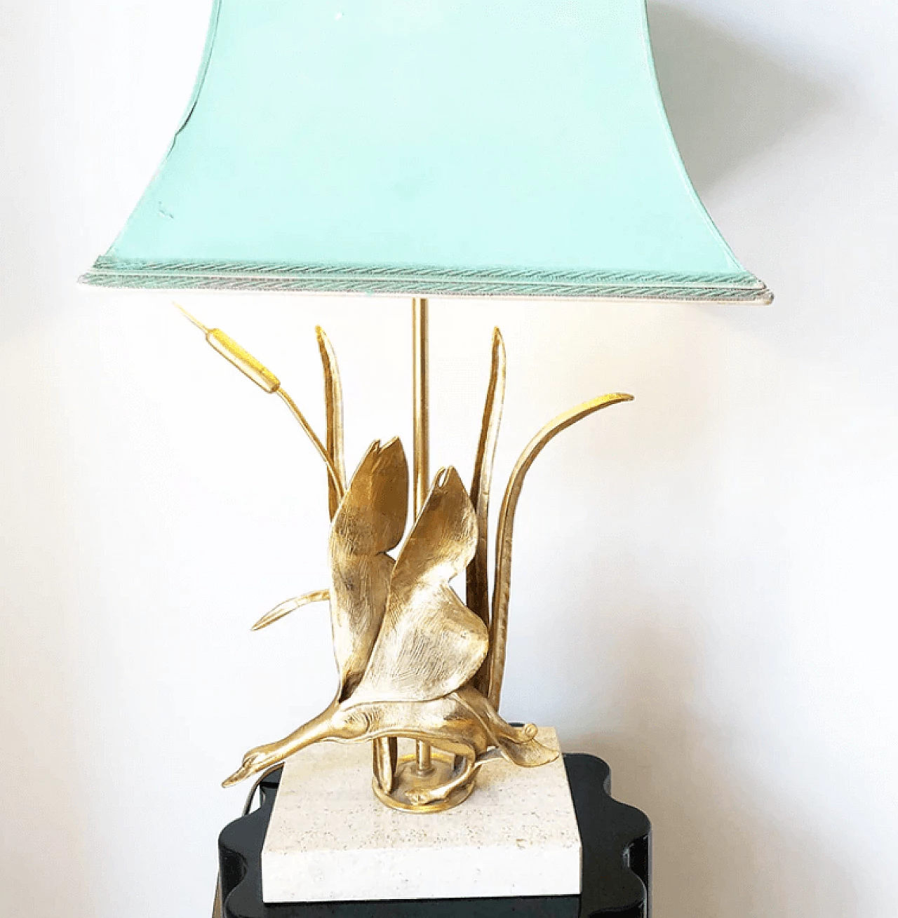 Table lamp with brass sculpture and travertine base, 1970s 4