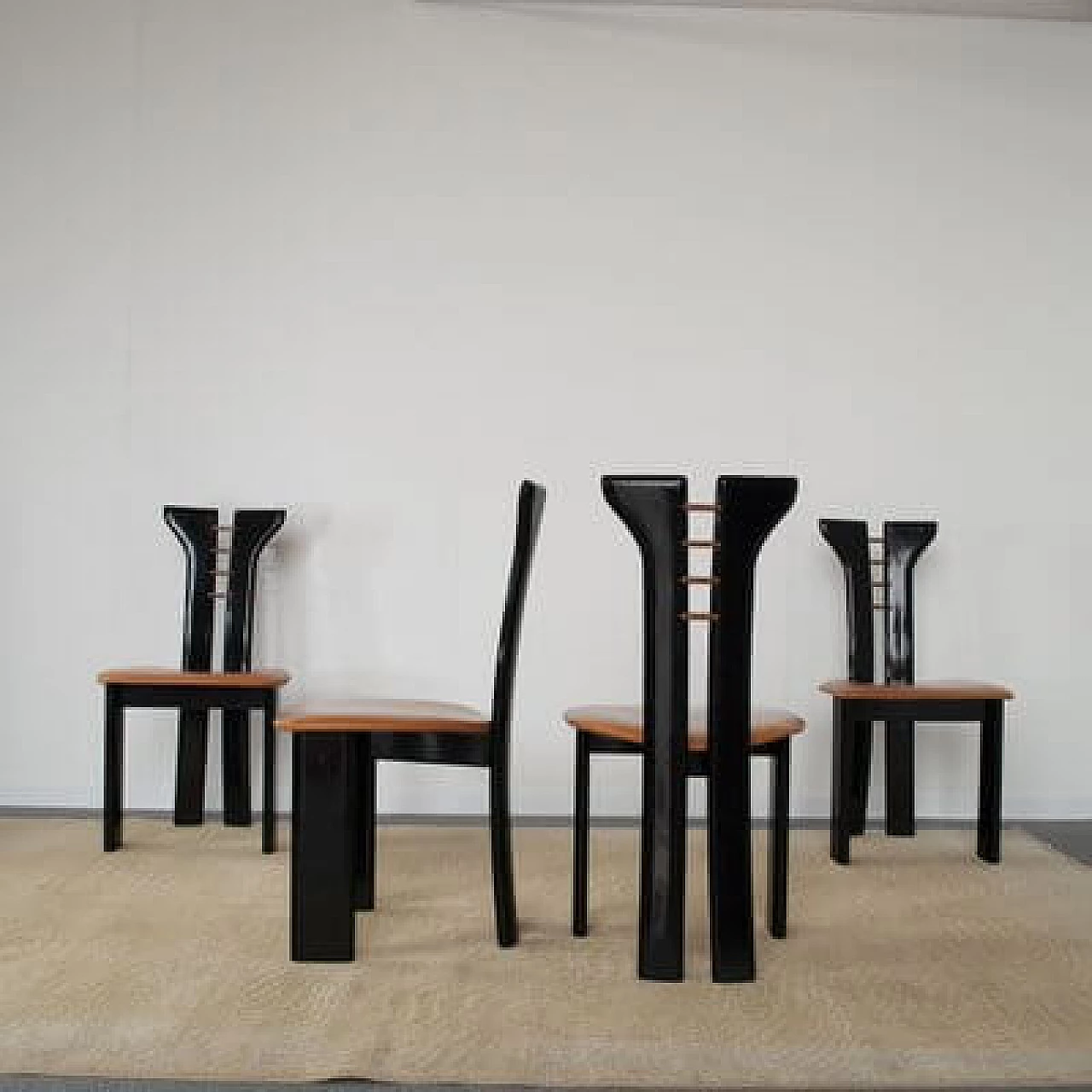 4 Sedie in legno laccato nero con seduta in pelle di Pierre Cardin, anni '70 6