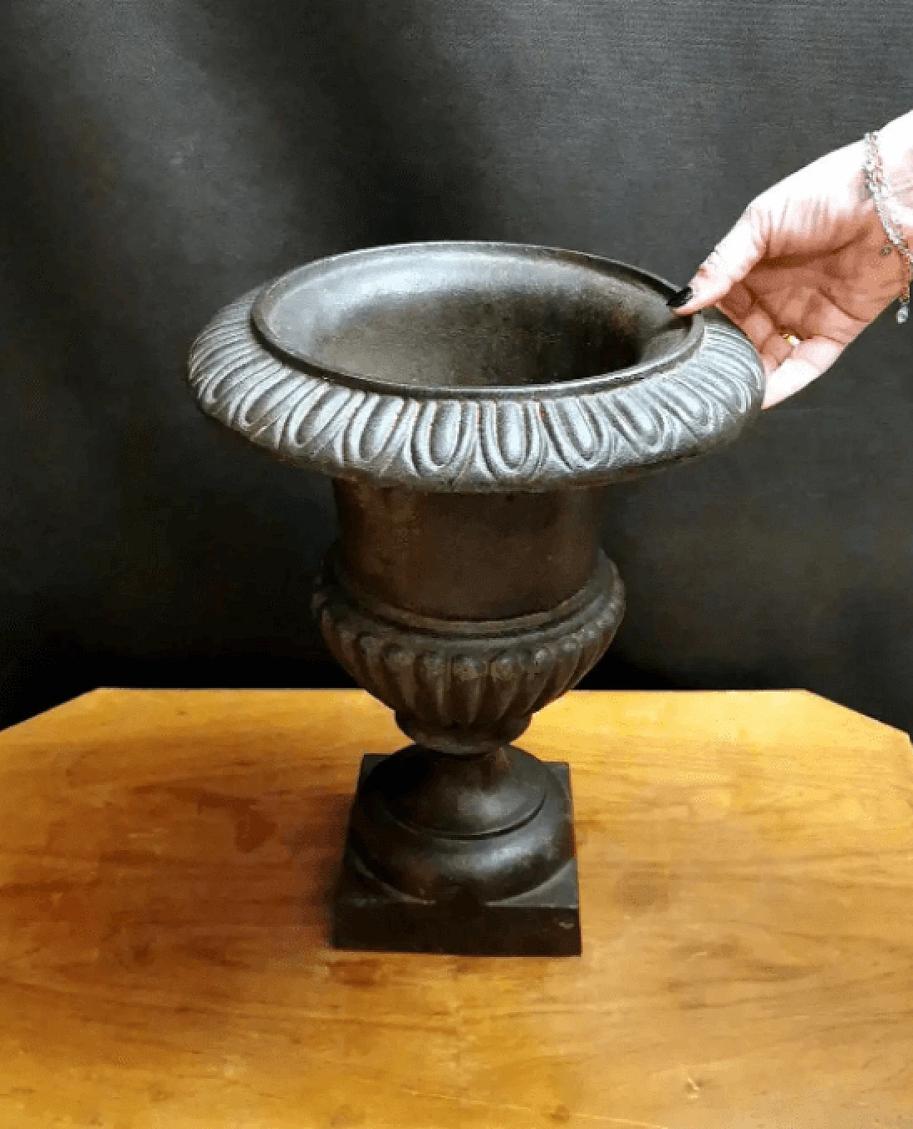 French iron Medicean vase in Renaissance style, 19th century 13