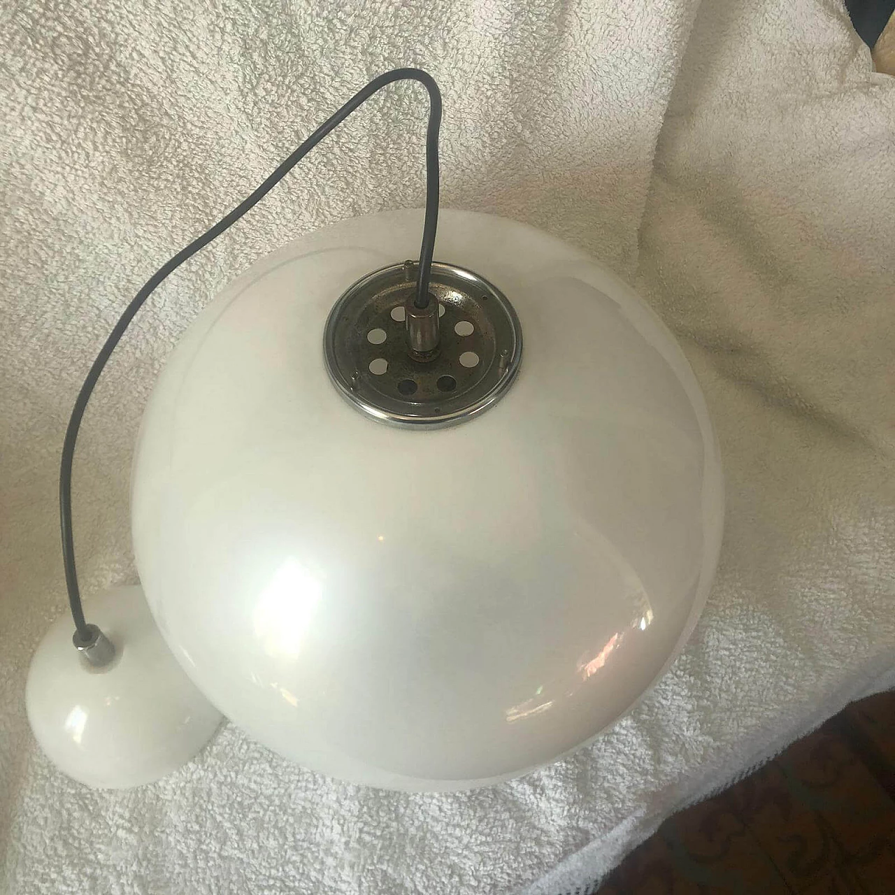 Lampada a sospensione Bud 3029 in alluminio e lucite di Luigi Massoni per Harvey Guzzini, anni '70 1