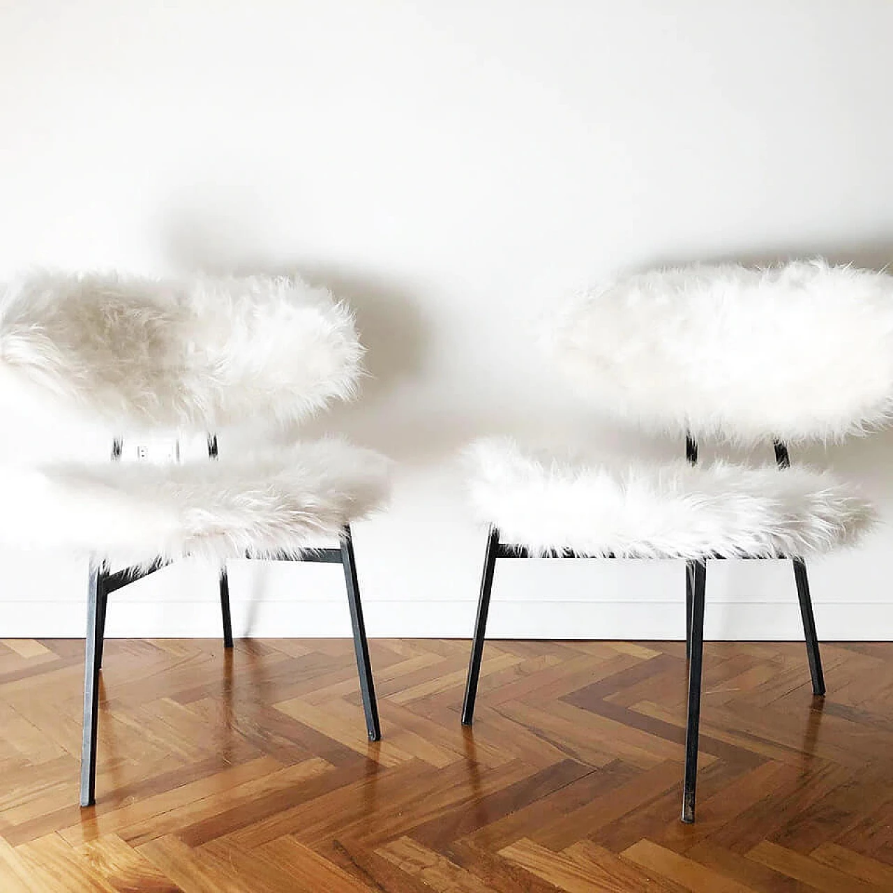 Pair of White Winter armchairs in iron and faux fur, 60s 1