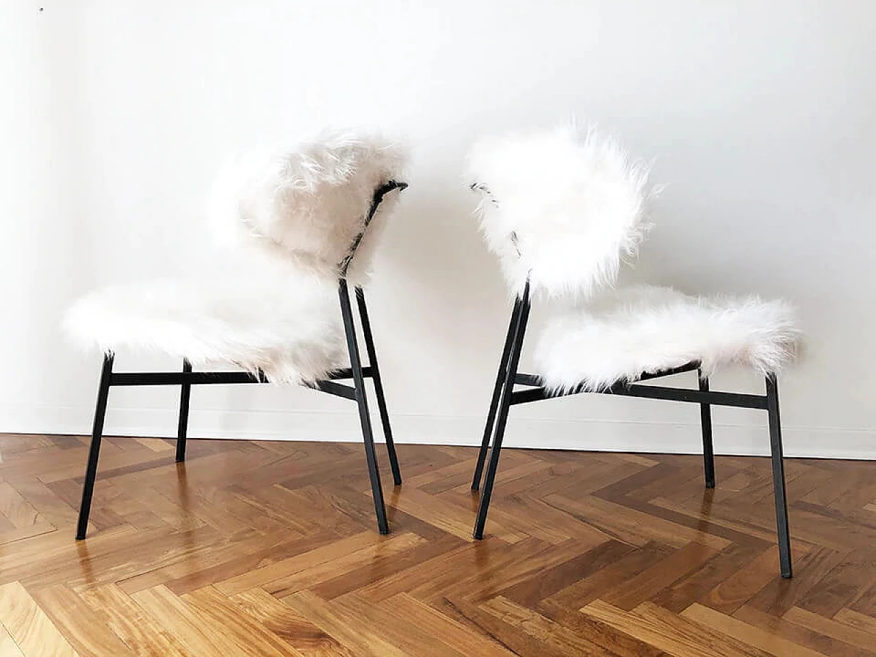 Pair of White Winter armchairs in iron and faux fur, 60s 2