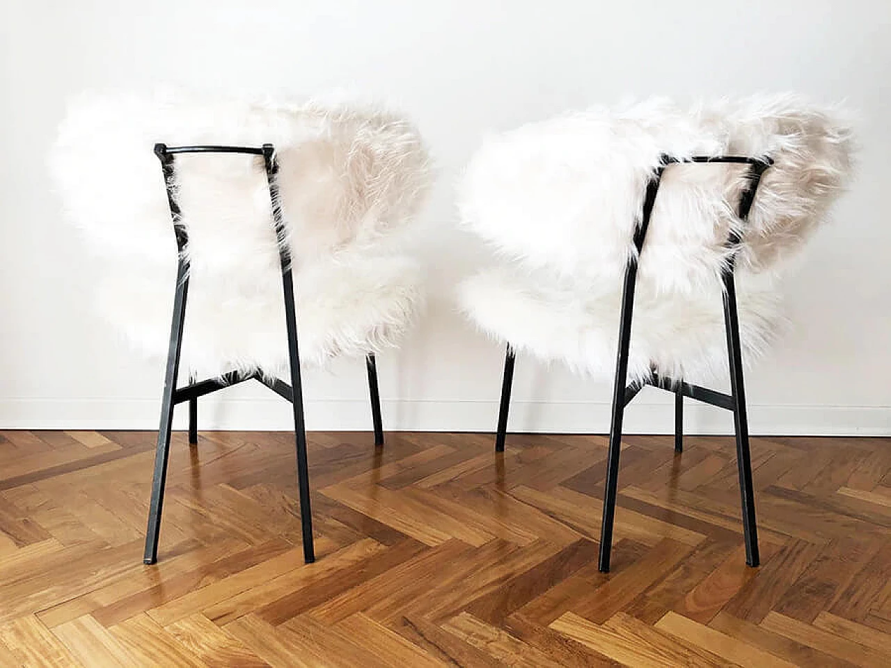 Pair of White Winter armchairs in iron and faux fur, 60s 4