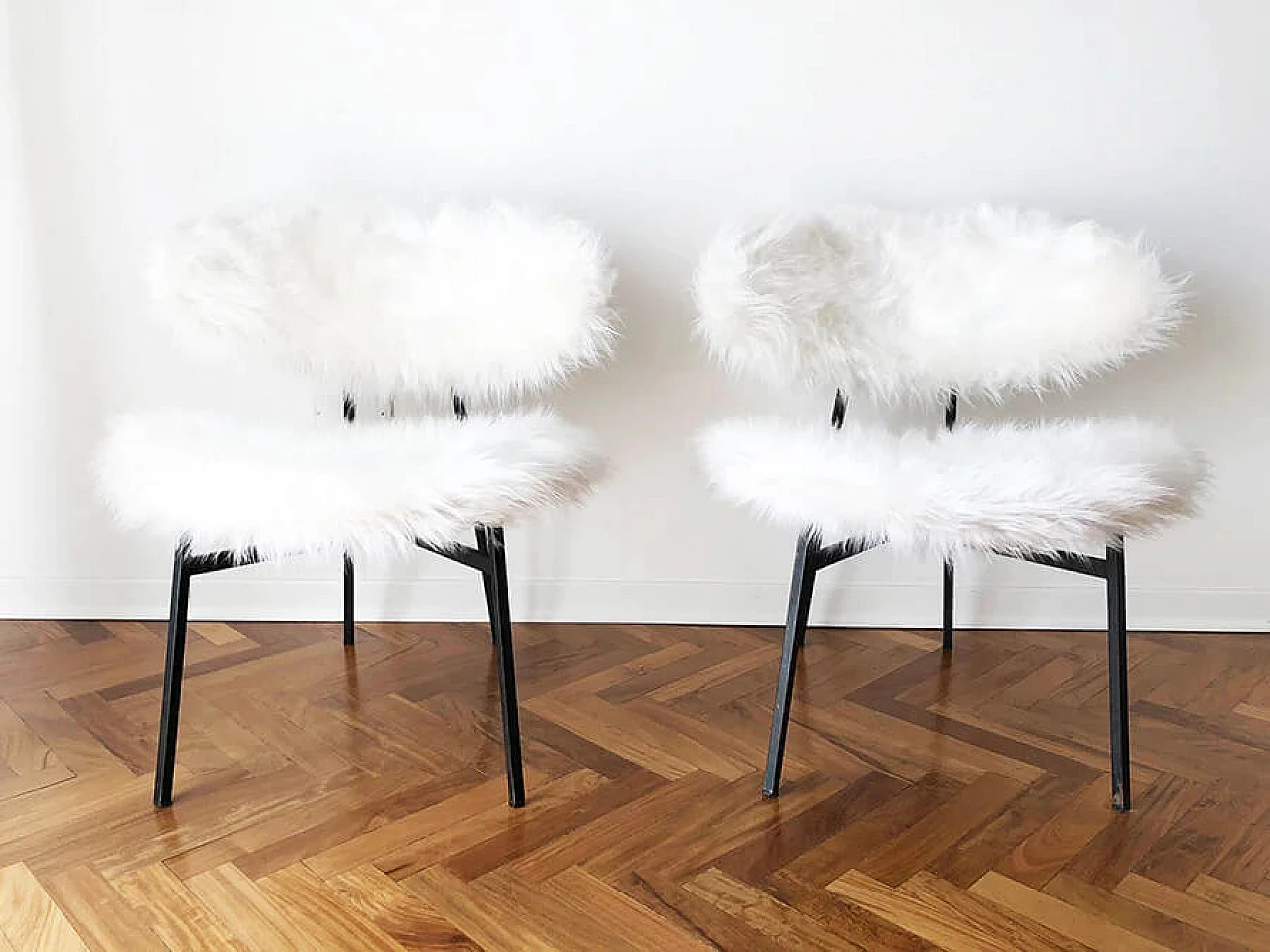 Pair of White Winter armchairs in iron and faux fur, 60s 5