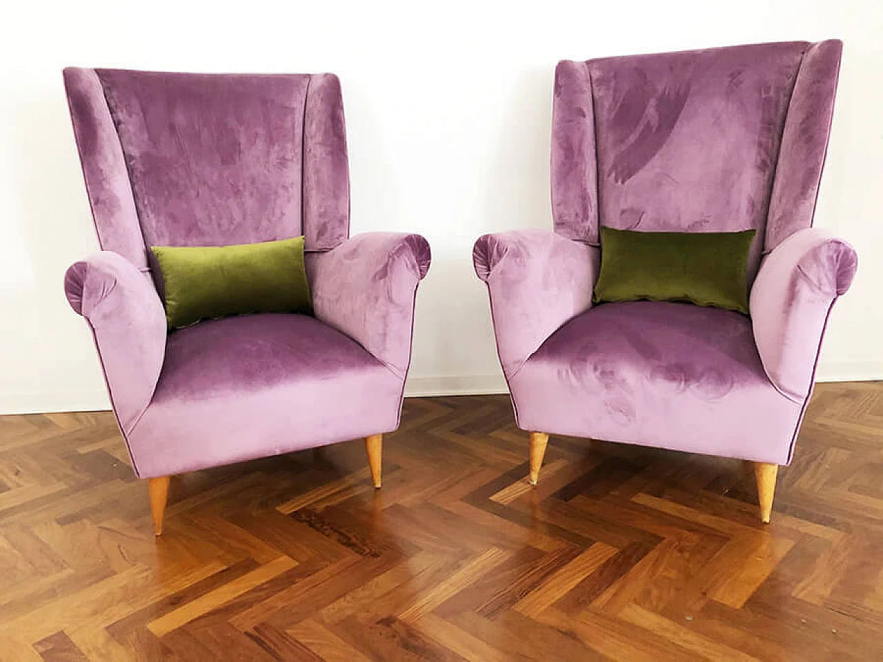 Pair of 512 armchairs in wood and velvet by Gio Ponti for ISA, 50s 1