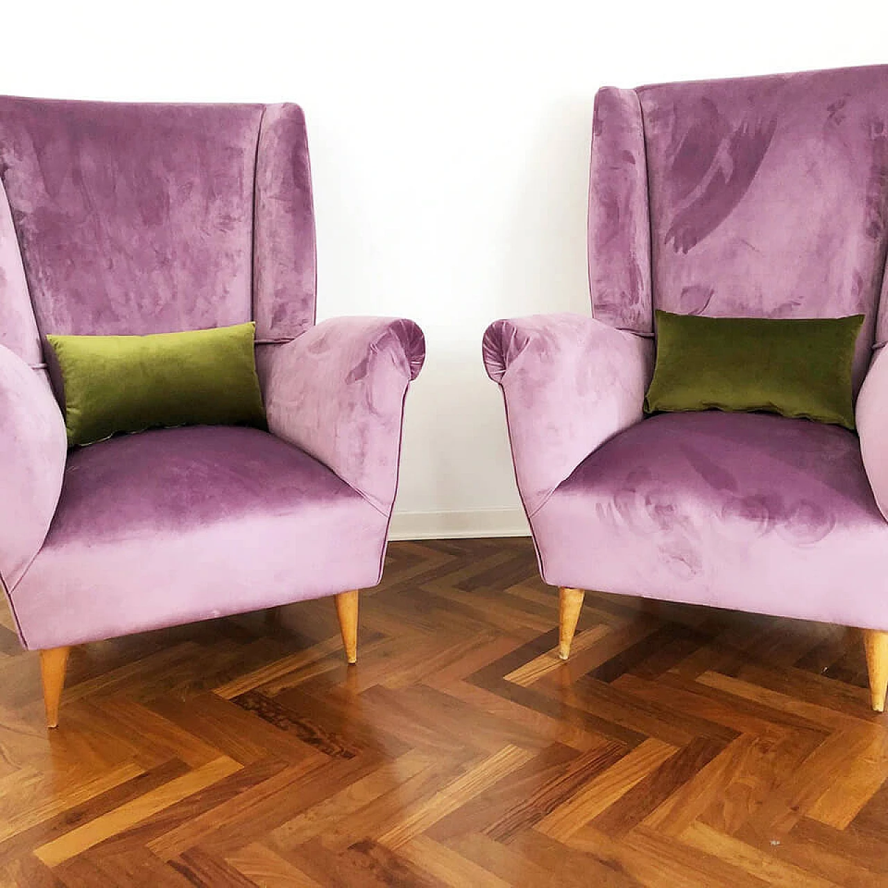 Pair of 512 armchairs in wood and velvet by Gio Ponti for ISA, 50s 8