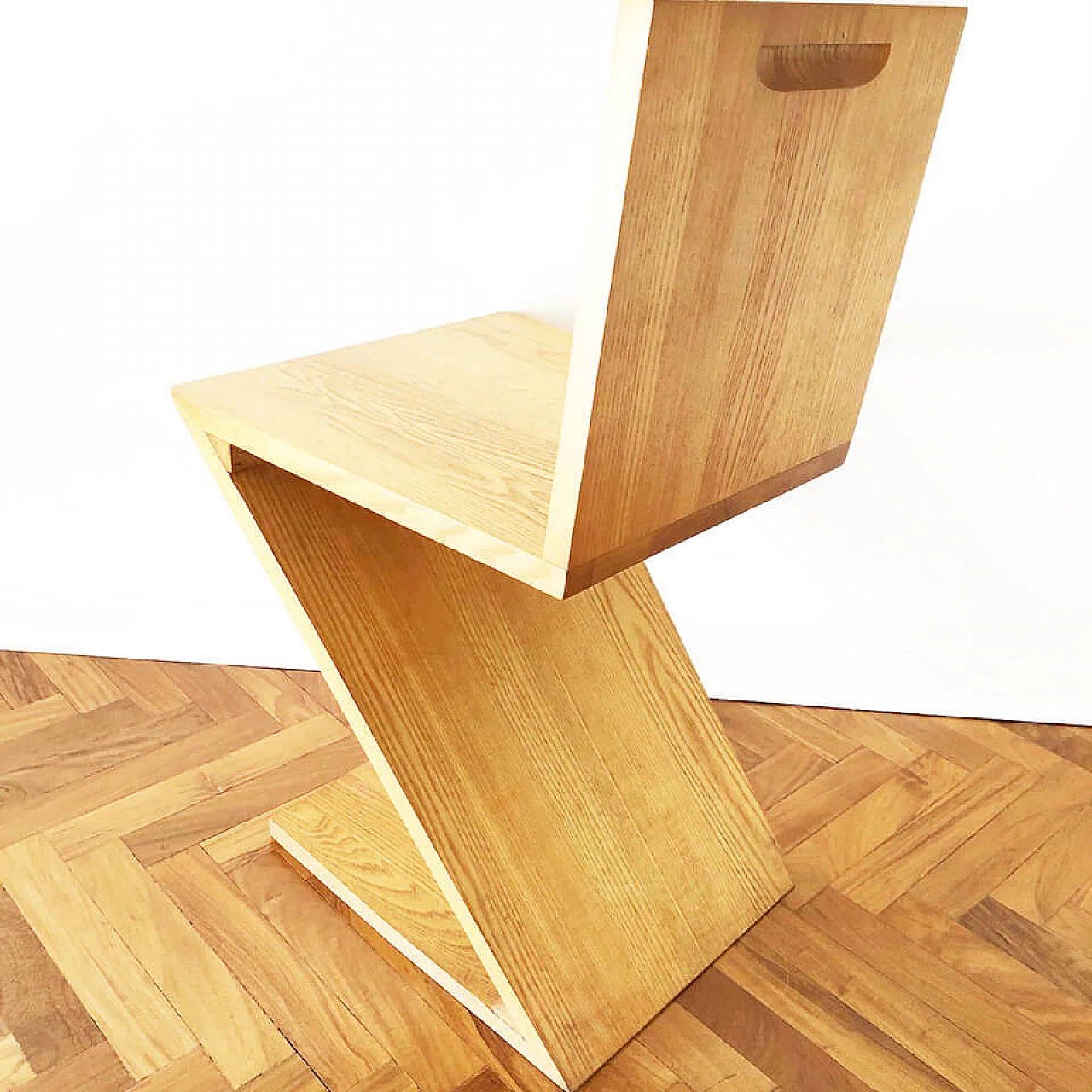 Chair in Rietveld's Zig Zag style in oak, 80s 3