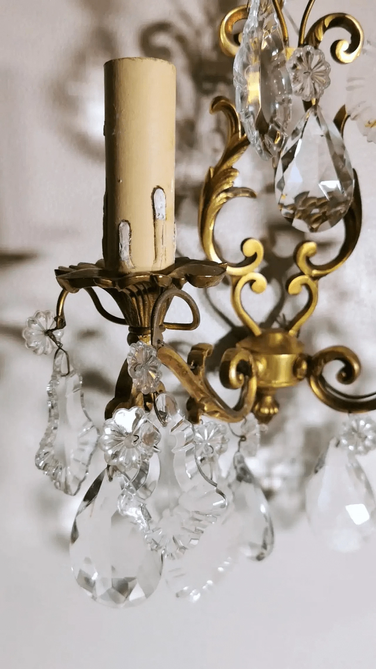 Pair of Louis XVI wall sconces in brass and crystal, 50s 13