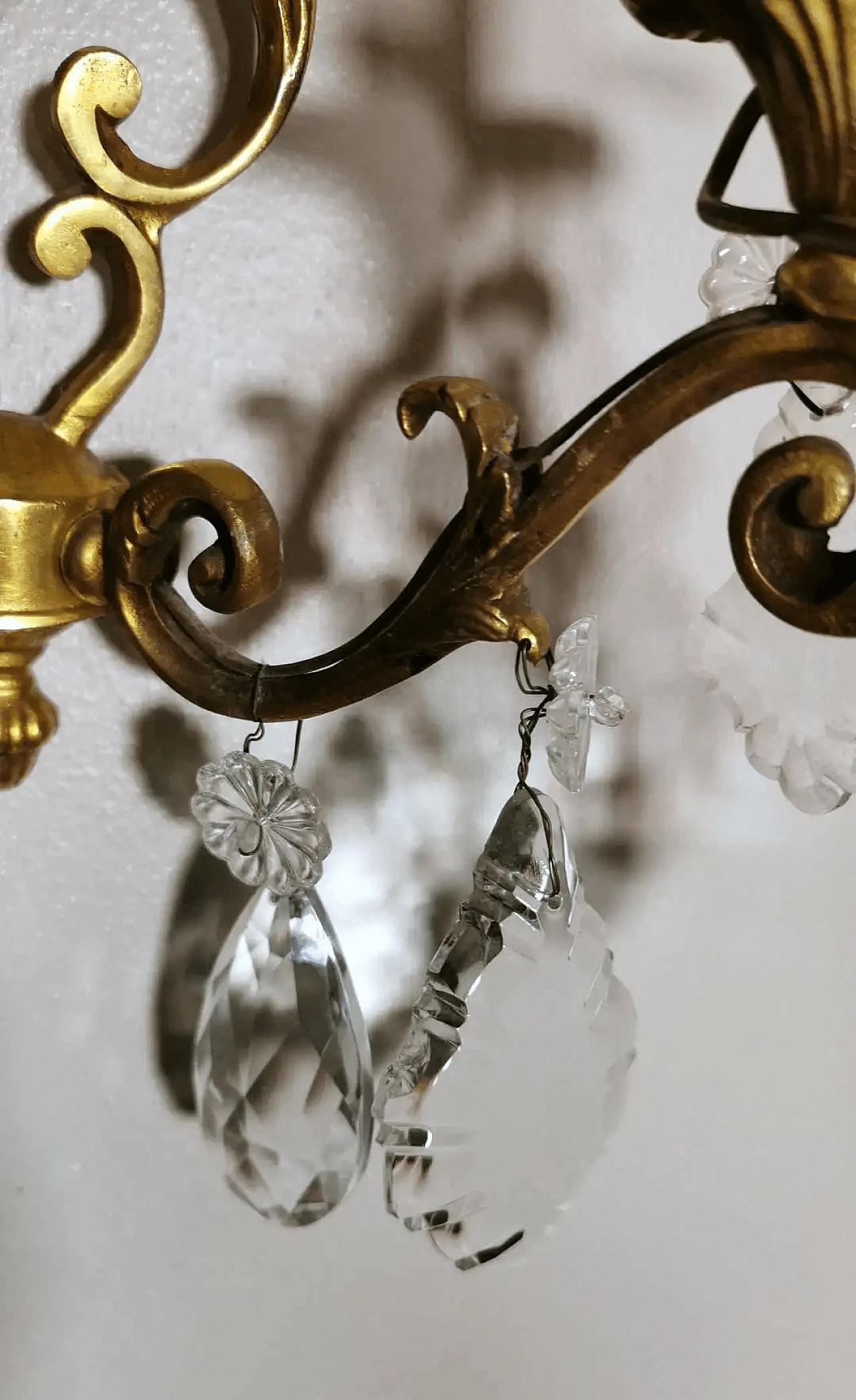 Pair of Louis XVI wall sconces in brass and crystal, 50s 16