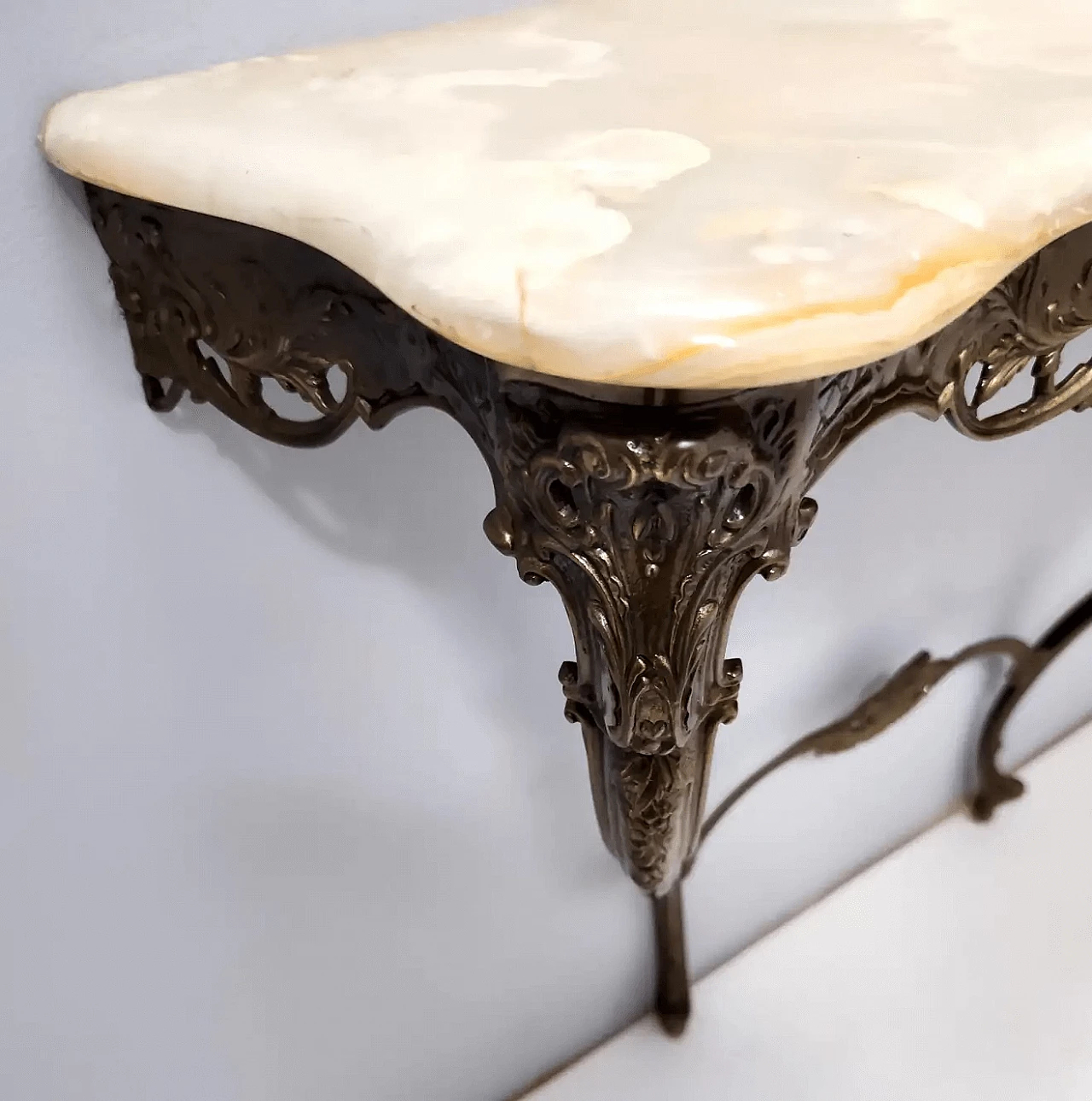 Specchio a parete in ottone e console in ottone con piano in onice, anni '60 7