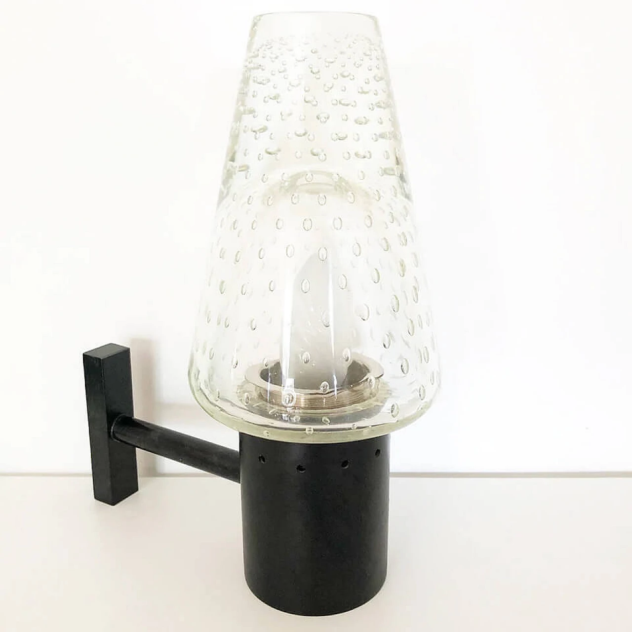 Wall lamp in Sommerso Murano glass and painted metal, 60s 4