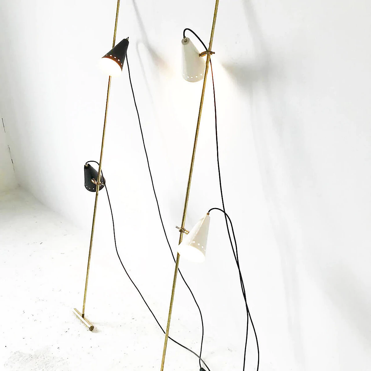 Pair of floor lamps in brass and metal by Stilnovo, 50s 2
