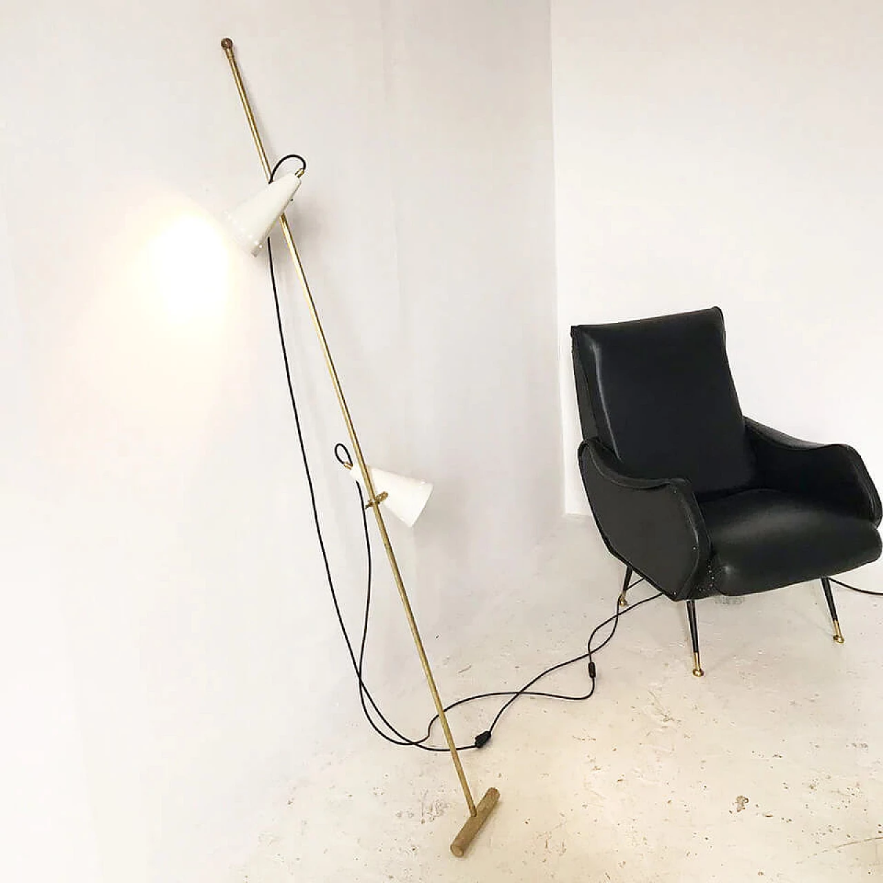 Pair of floor lamps in brass and metal by Stilnovo, 50s 3