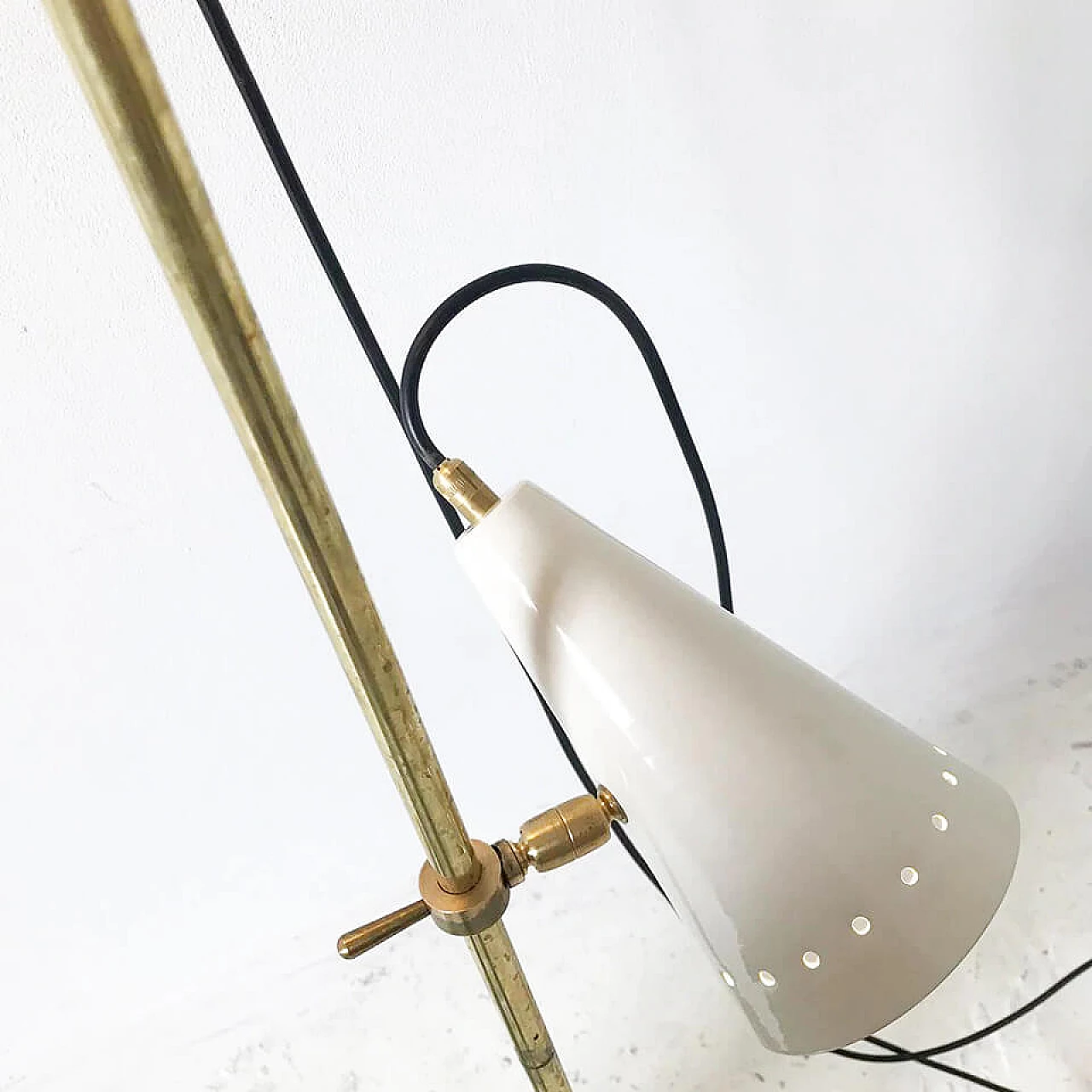 Pair of floor lamps in brass and metal by Stilnovo, 50s 6