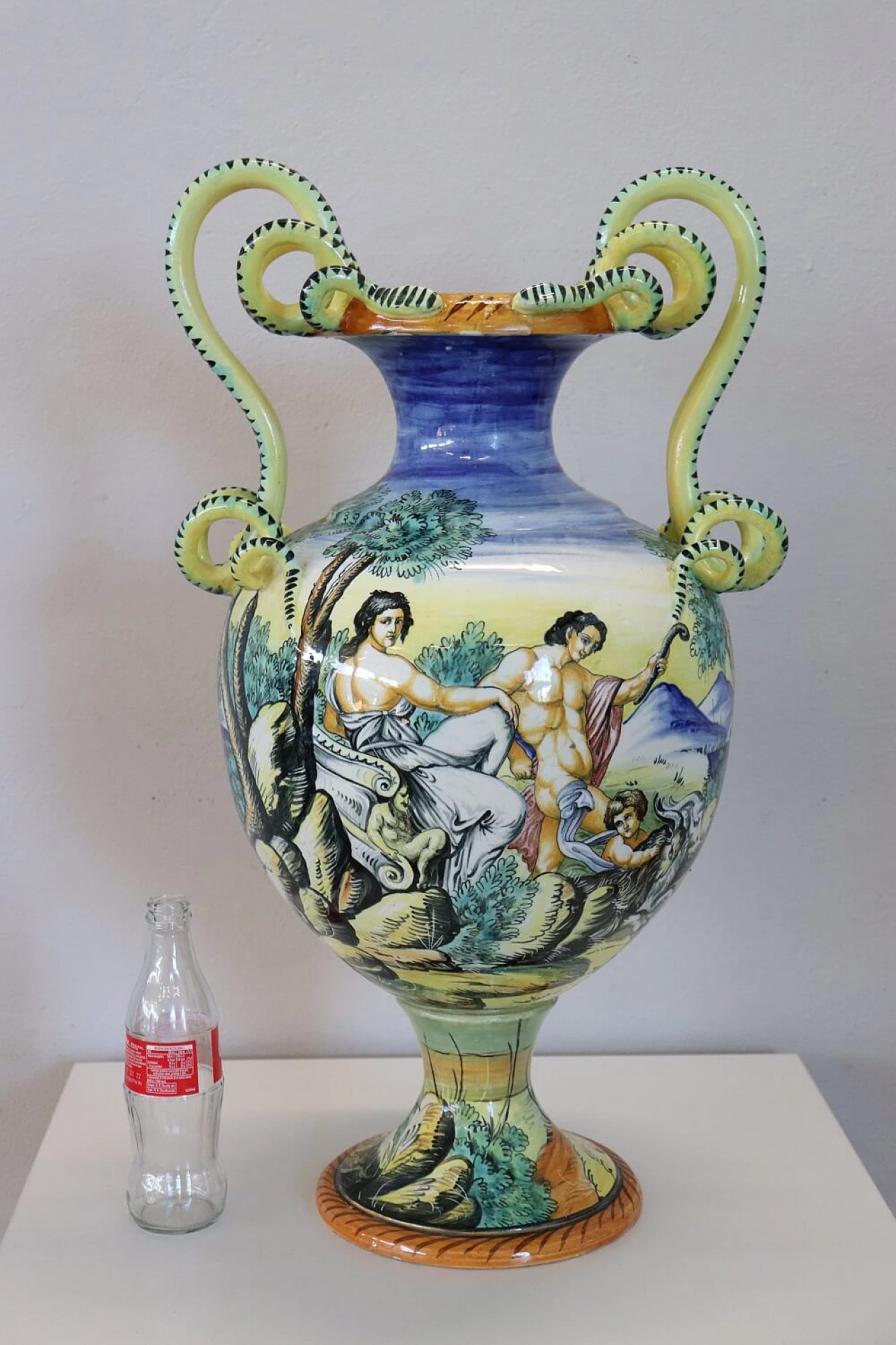 Vaso ad anfora in maiolica dipinta a mano, '800 2
