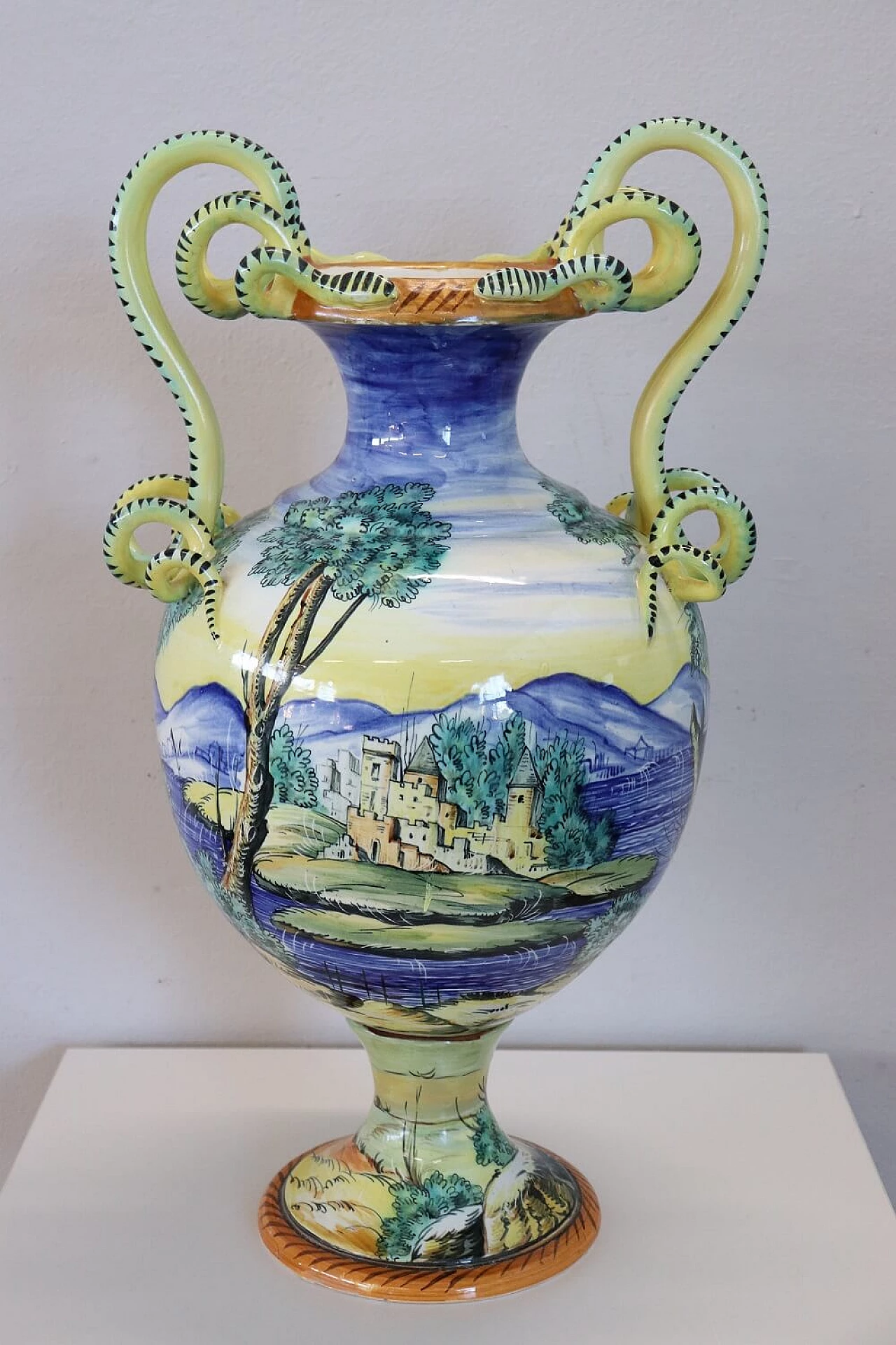 Hand-painted majolica amphora vase, 19th century 7
