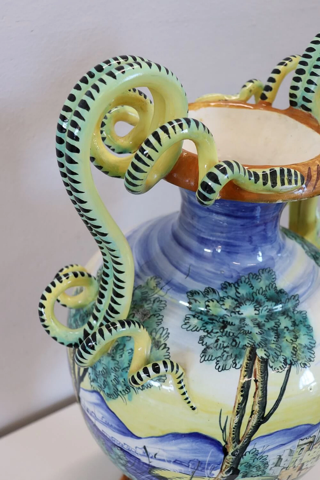 Vaso ad anfora in maiolica dipinta a mano, '800 11