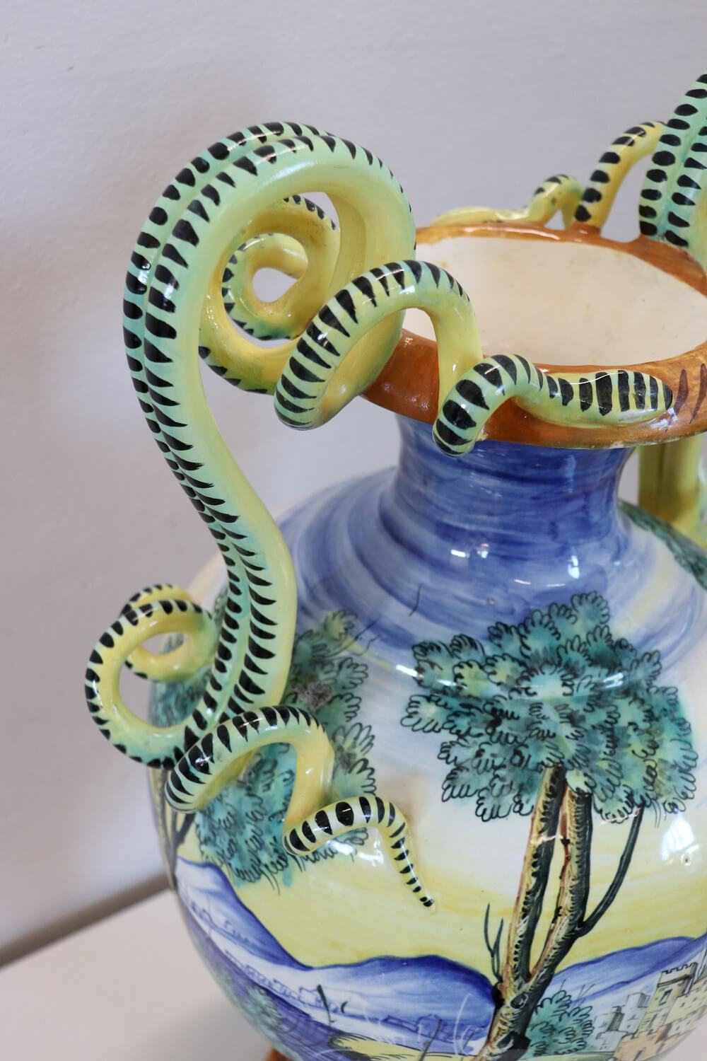 intondo-hand-painted-majolica-