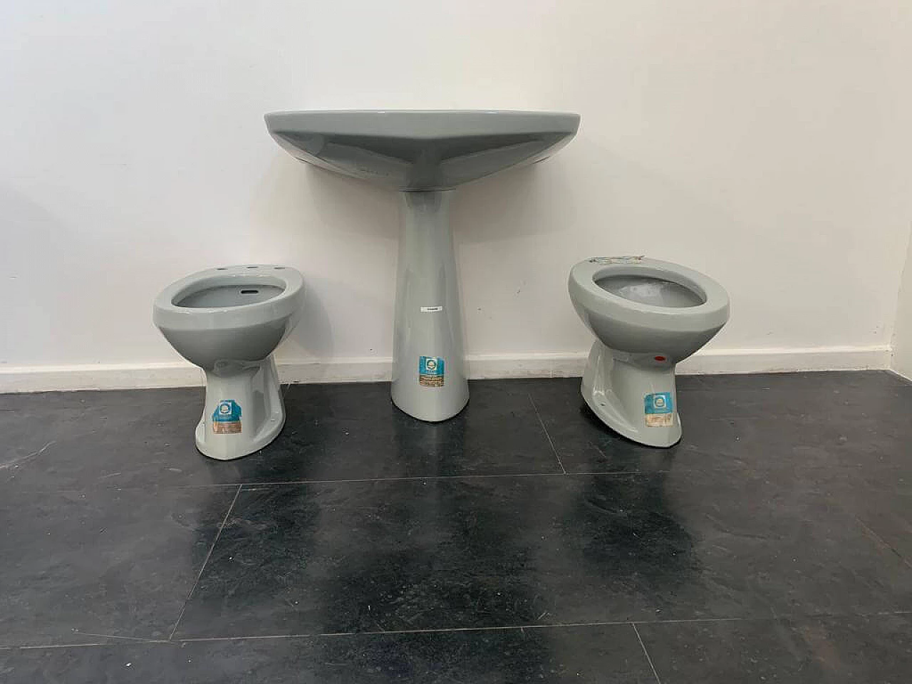 Platinum grey washbasin, bidet and WC by Gio Ponti for Ideal Standard, 1950s 1