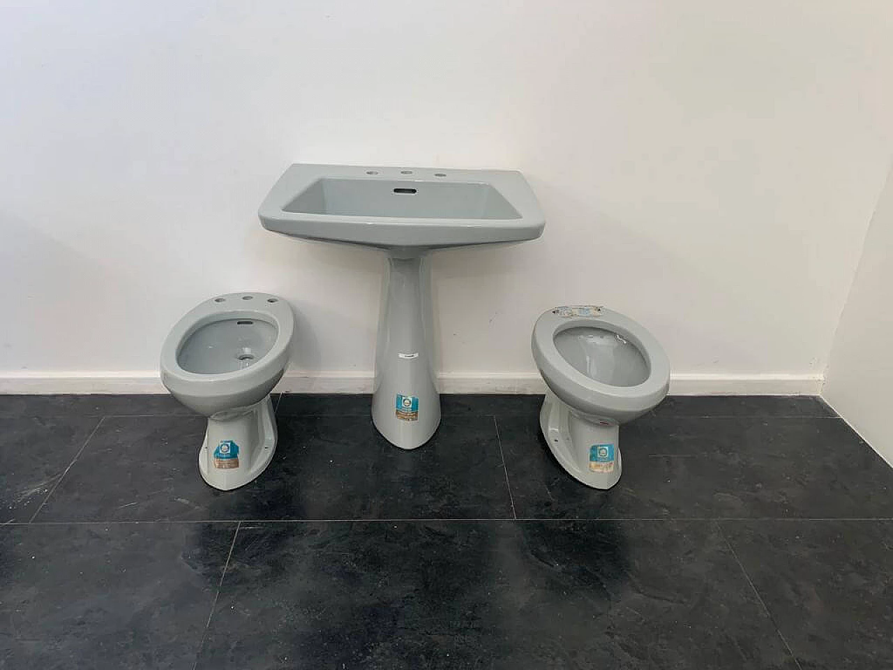 Platinum grey washbasin, bidet and WC by Gio Ponti for Ideal Standard, 1950s 2
