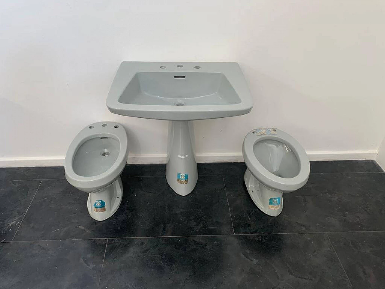 Platinum grey washbasin, bidet and WC by Gio Ponti for Ideal Standard, 1950s 3