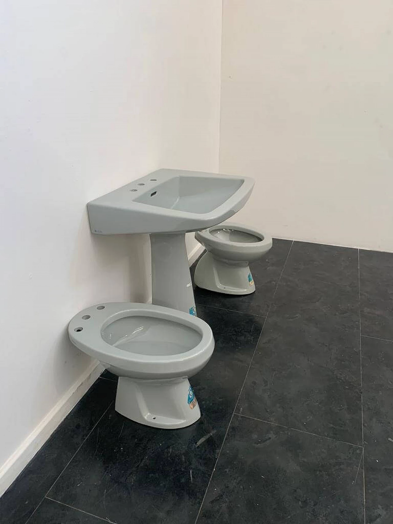 Platinum grey washbasin, bidet and WC by Gio Ponti for Ideal Standard, 1950s 4