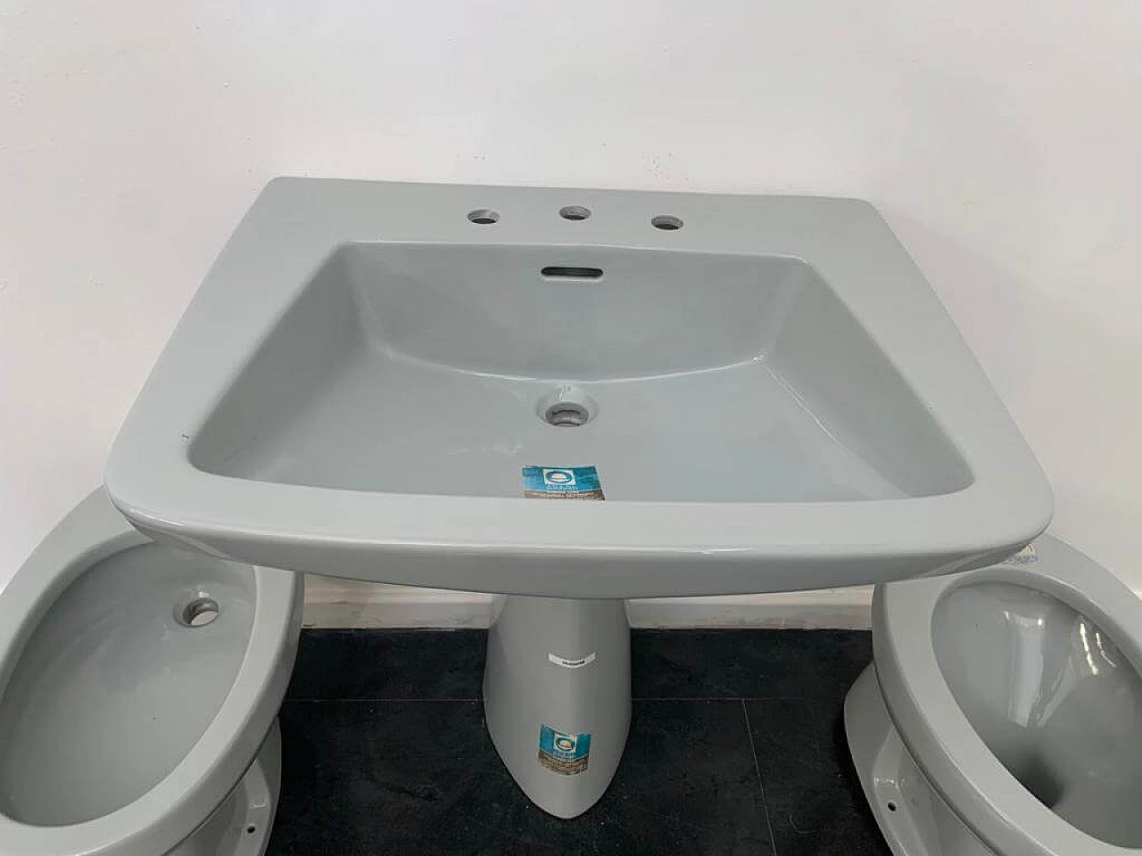 Lavabo, bidet e wc color grigio platino di Gio Ponti per Ideal Standard, anni '50 8