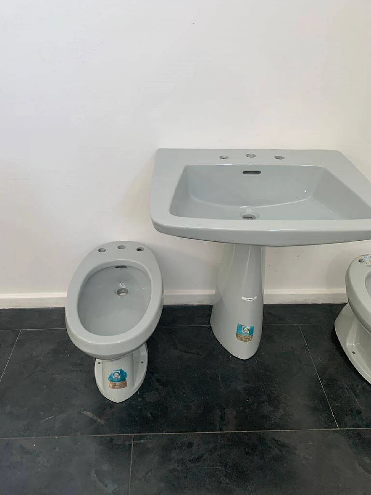 Platinum grey washbasin, bidet and WC by Gio Ponti for Ideal Standard, 1950s 10