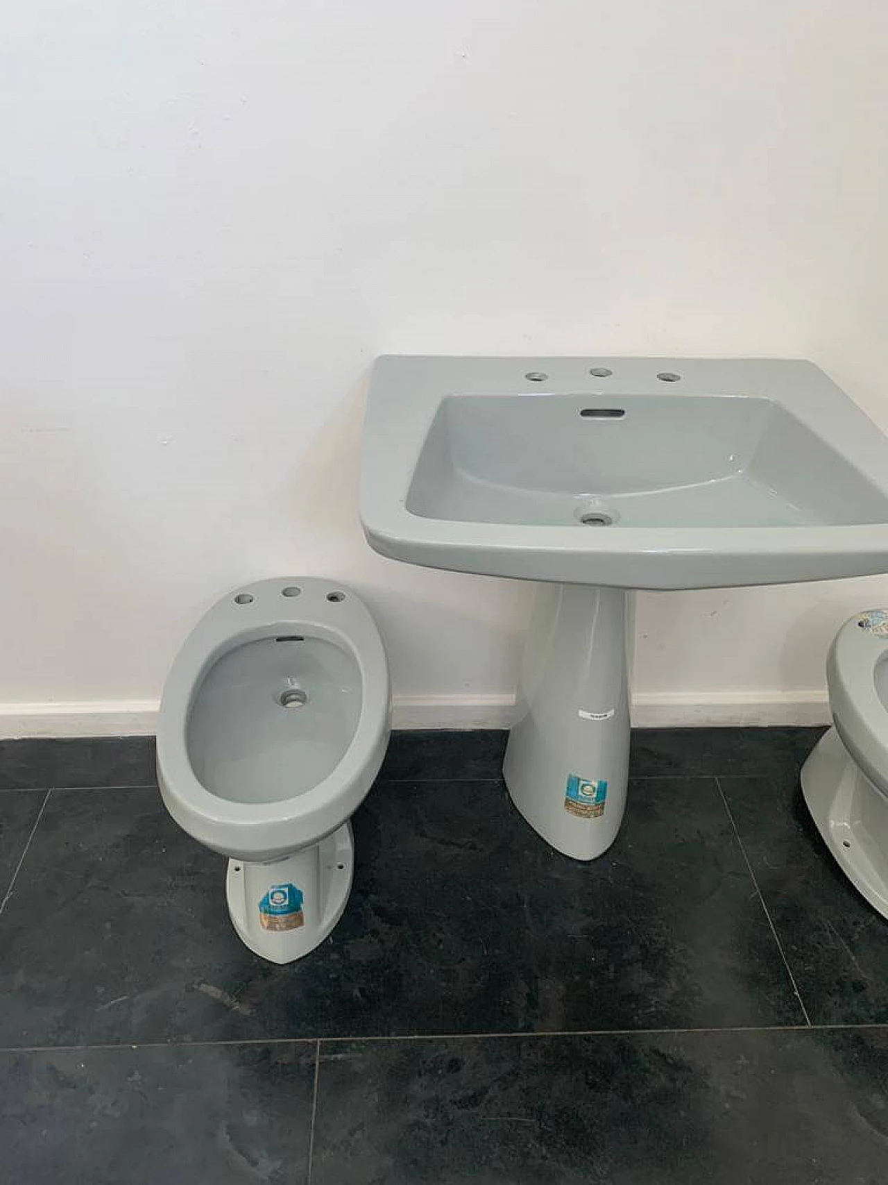 Lavabo, bidet e wc color grigio platino di Gio Ponti per Ideal Standard, anni '50 10