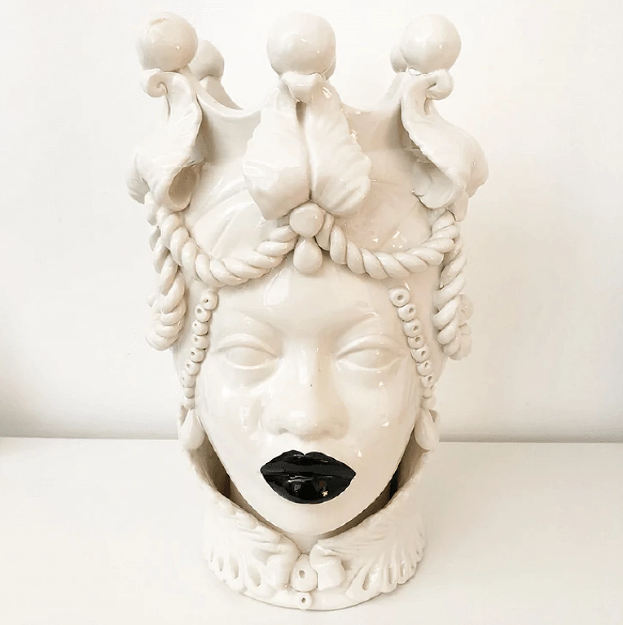 Caltagirone vase depicting a Moor's head 1