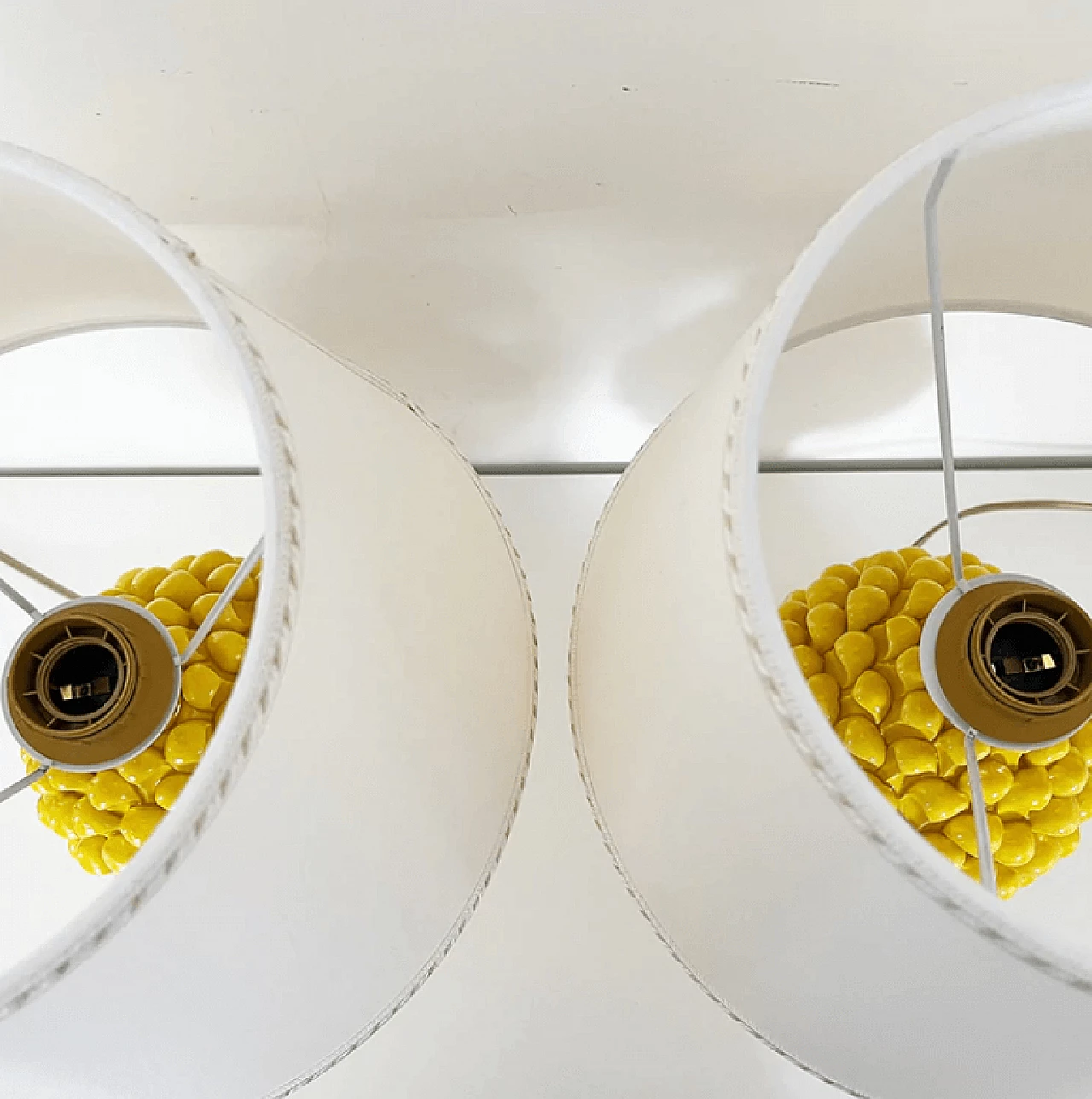 Coppia di lampade da tavola Caltagirone a forma di pigna gialla 4