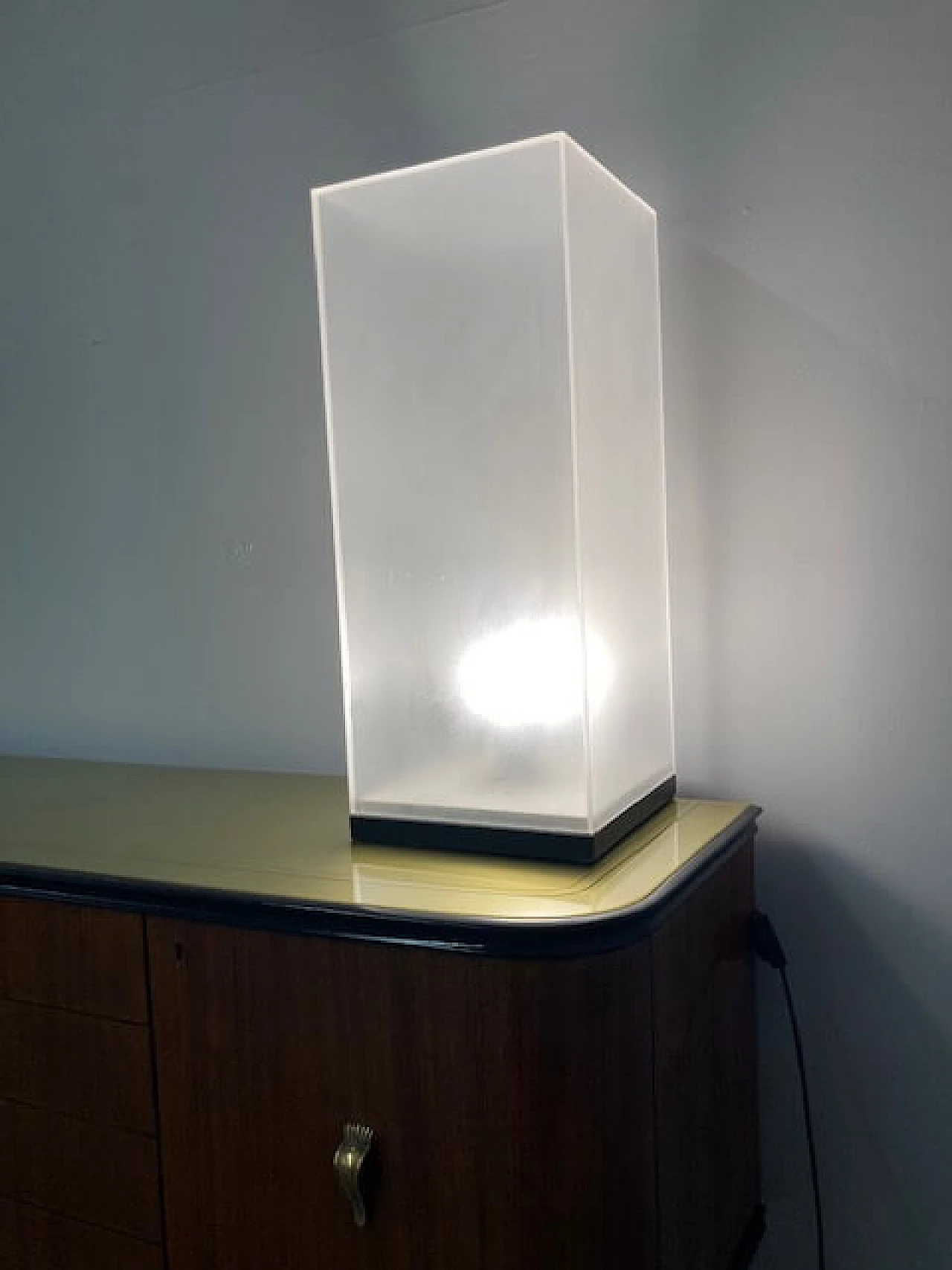 Plexiglass cube lamp and wooden base, 1970s 6