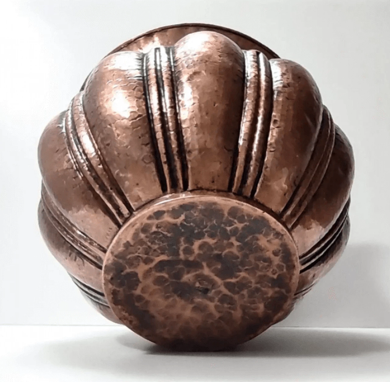 Cachepot in rame sbalzato di Egidio Casagrande, anni '50 8