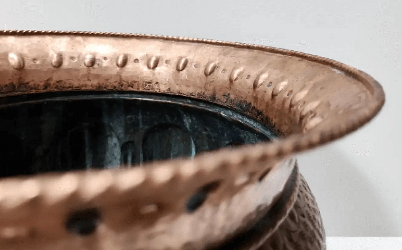 Cachepot in rame sbalzato di Egidio Casagrande, anni '50 10