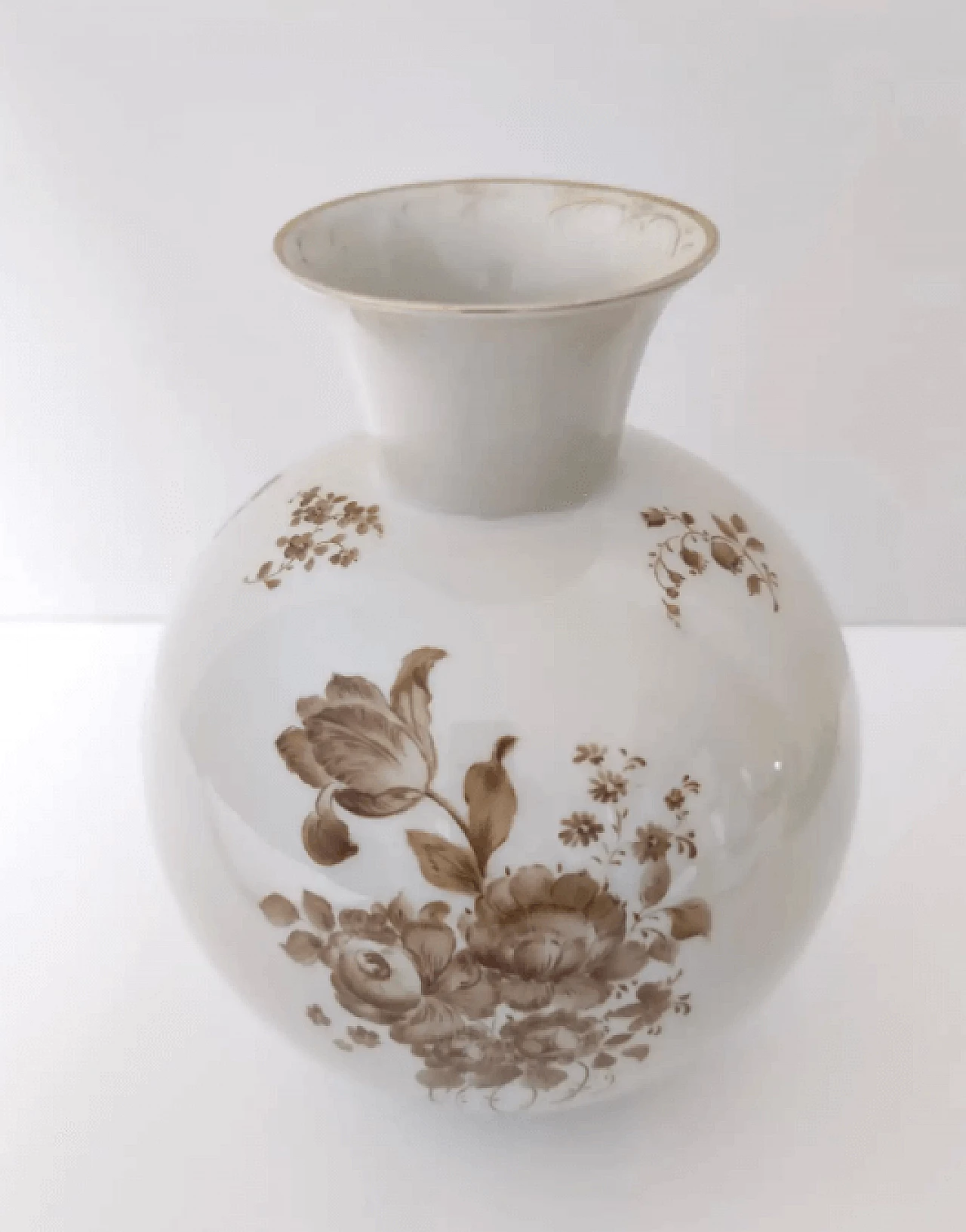 Vaso in ceramica avorio con dettagli floreali di Rosenthal, anni '40 8