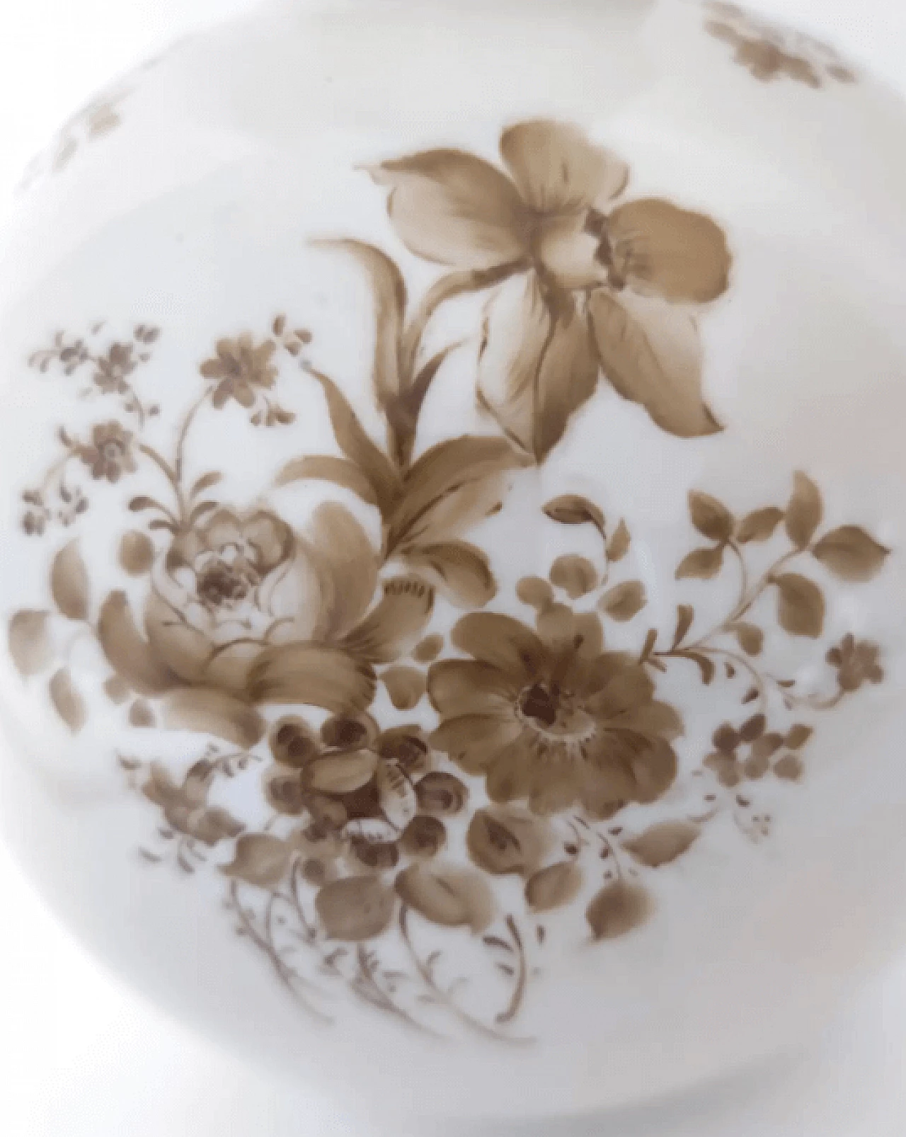 Vaso in ceramica avorio con dettagli floreali di Rosenthal, anni '40 11