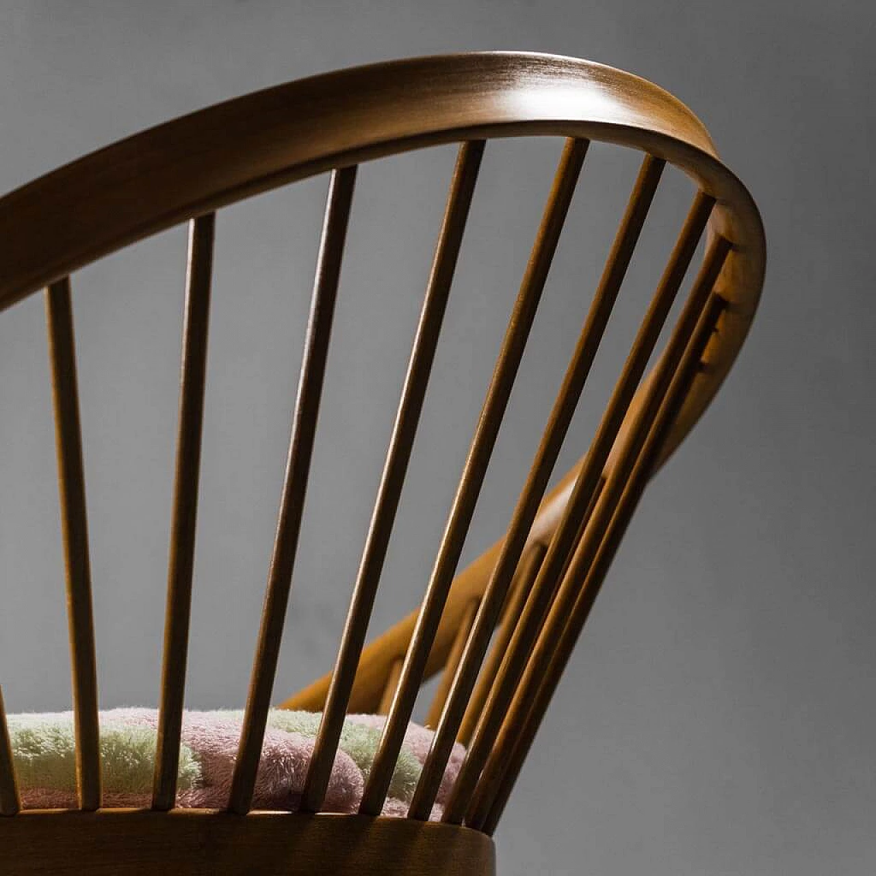 Poltrona circolare in legno con cuscino in spugna, anni '60 2