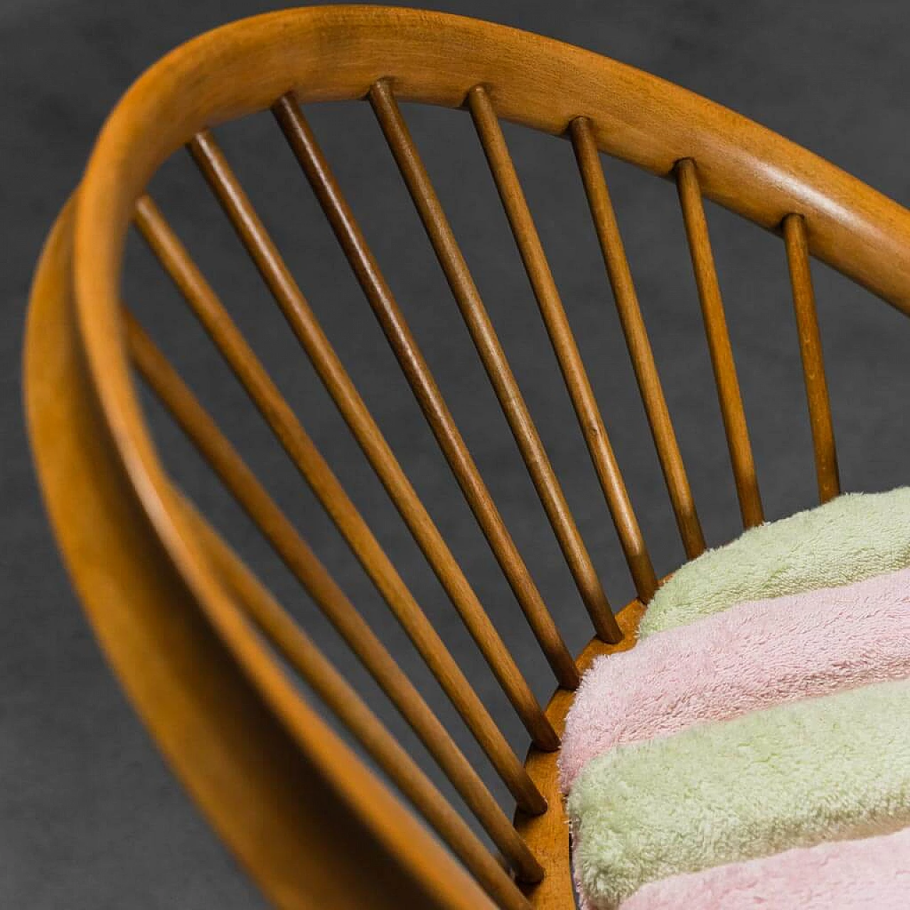 Poltrona circolare in legno con cuscino in spugna, anni '60 3